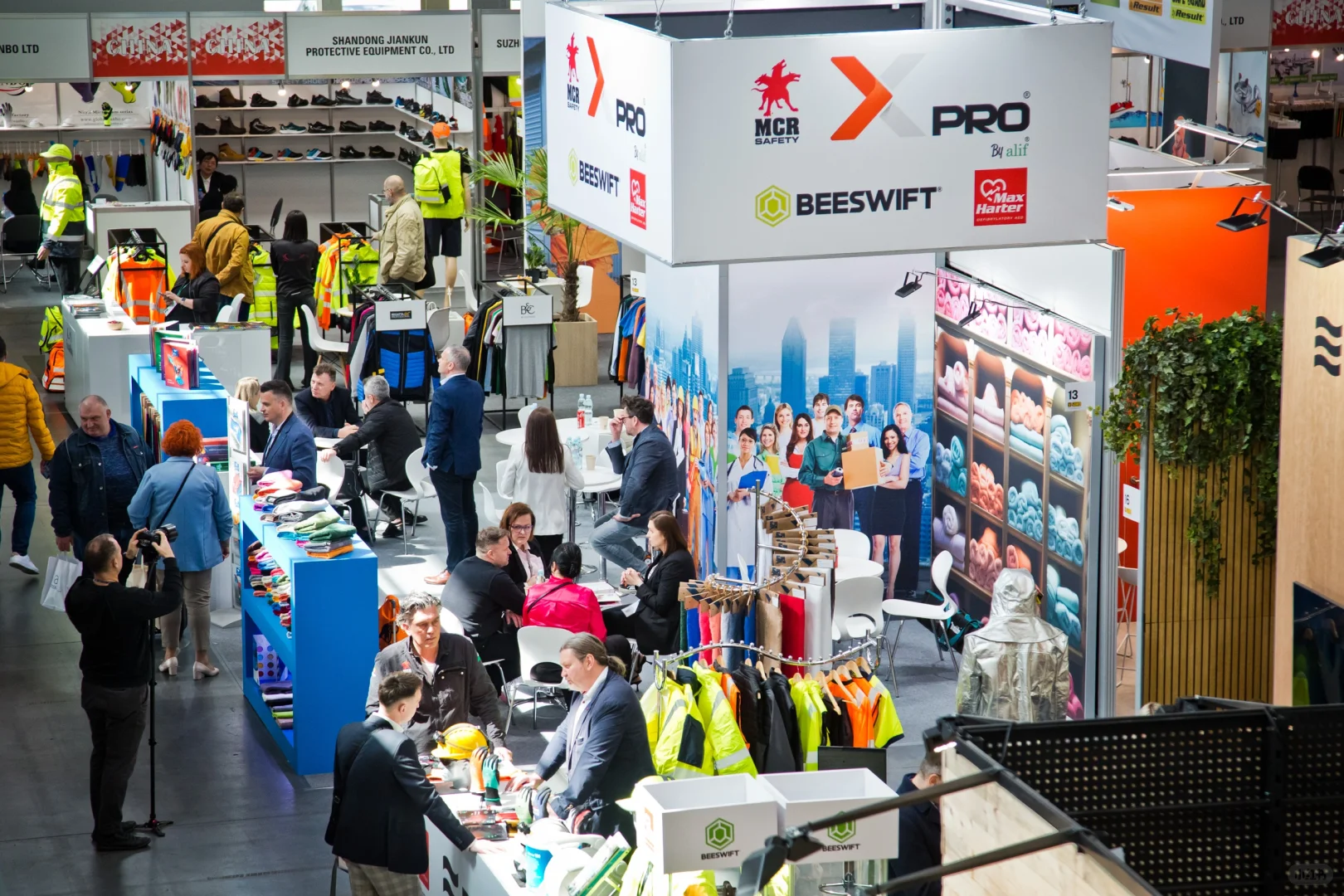 展会现场这人流是相当可以了