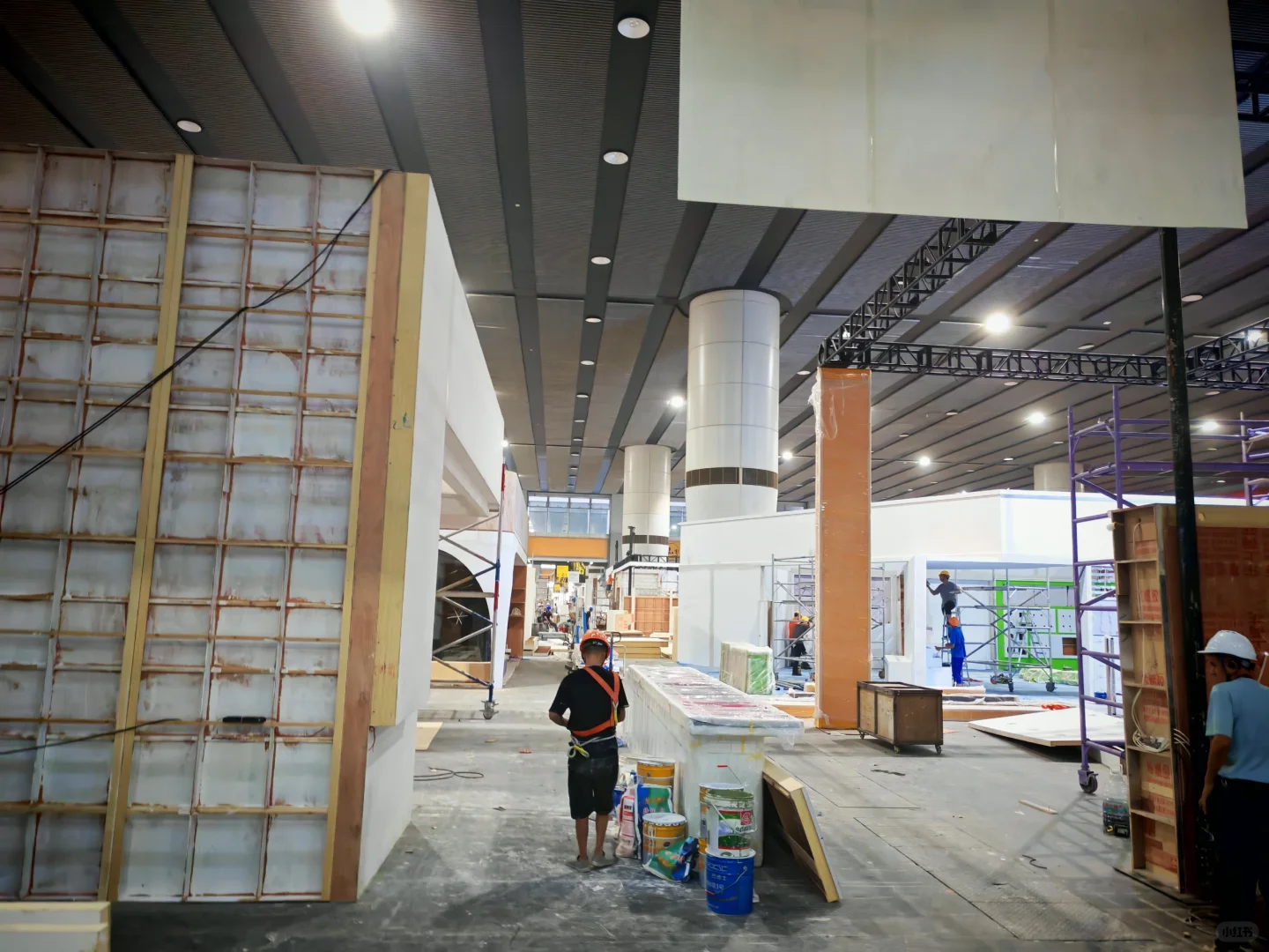 00勇闯会展领域，来会展展厅搭建现场跟建