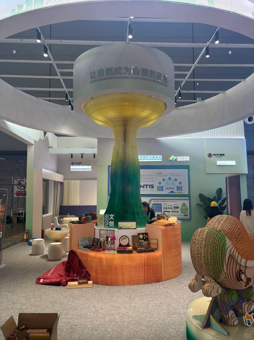 用纸还原酒店样板间?，还有一颗三米的树?