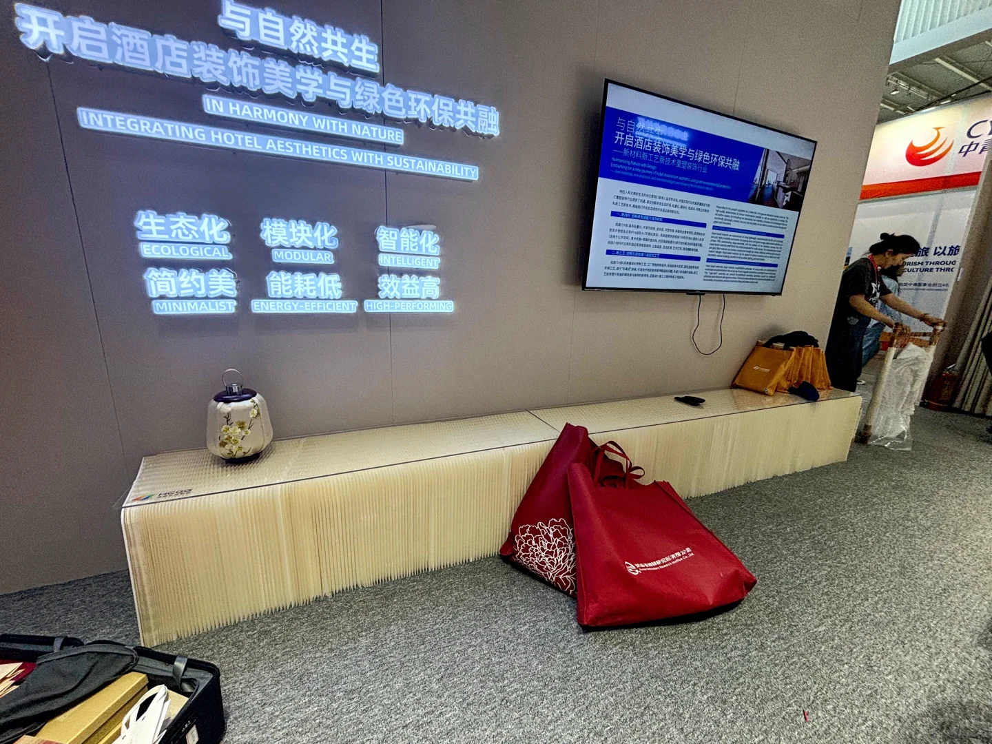 用纸还原酒店样板间?，还有一颗三米的树?