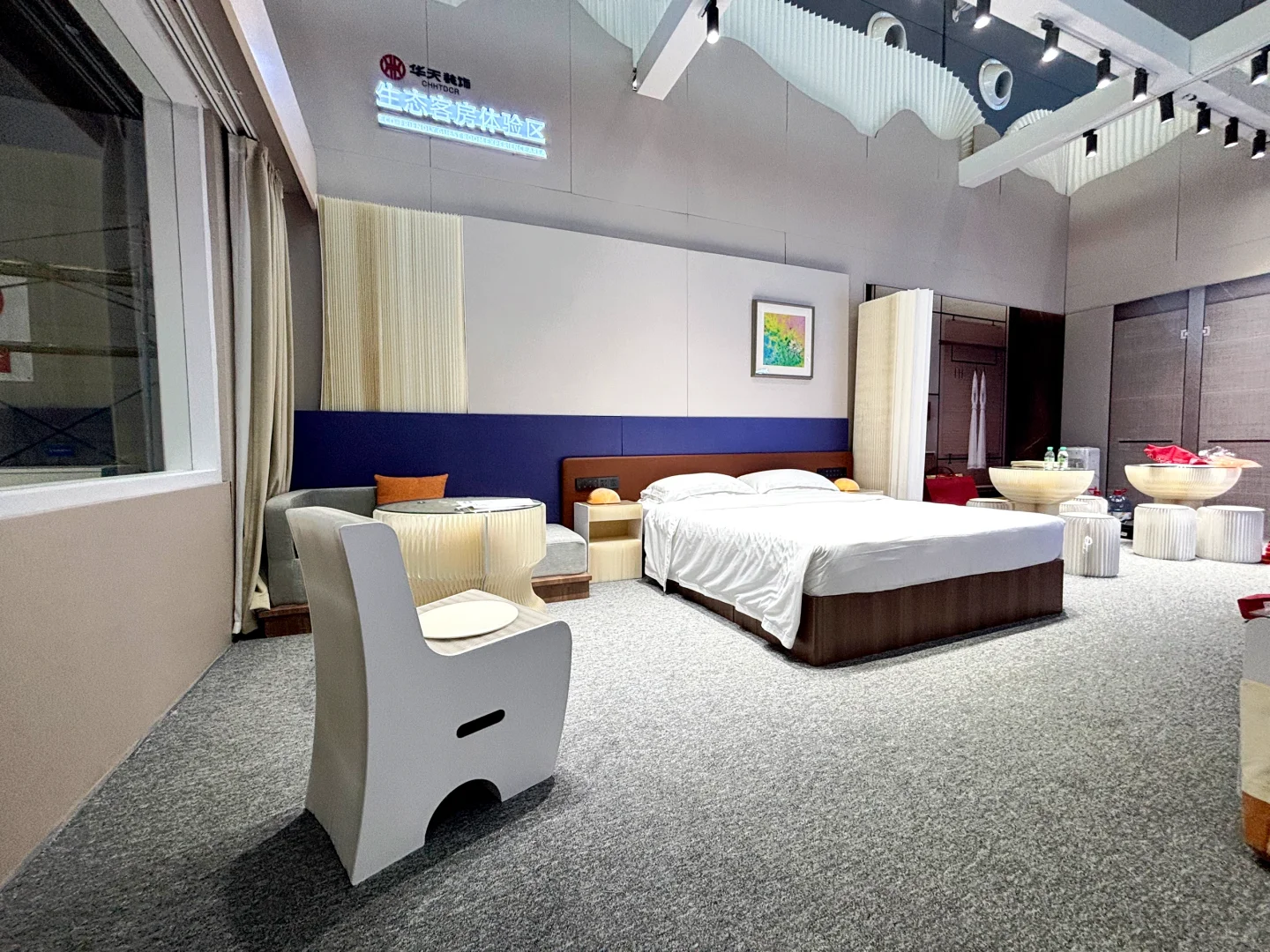 用纸还原酒店样板间?，还有一颗三米的树?