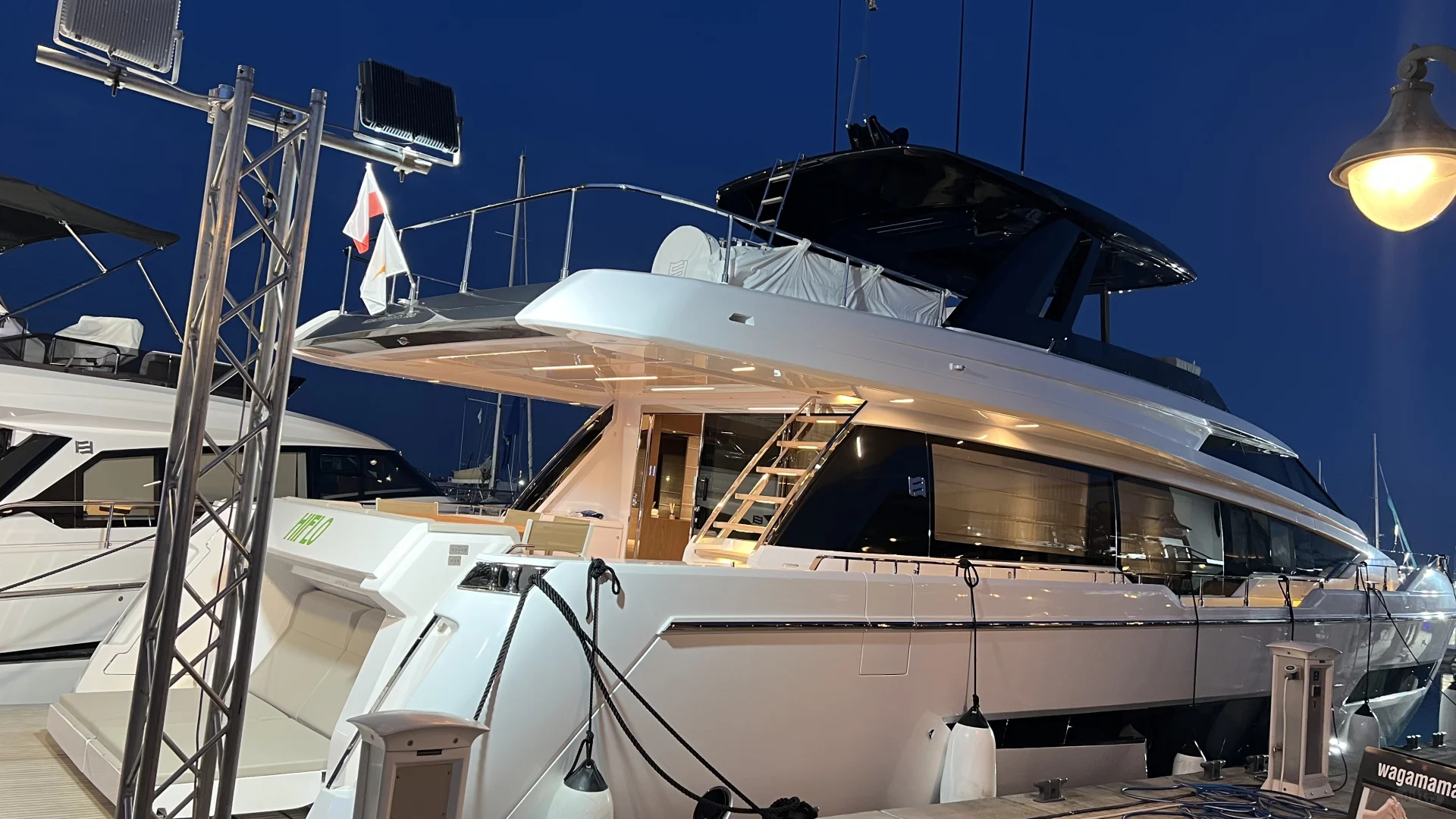 一年一度的游艇展