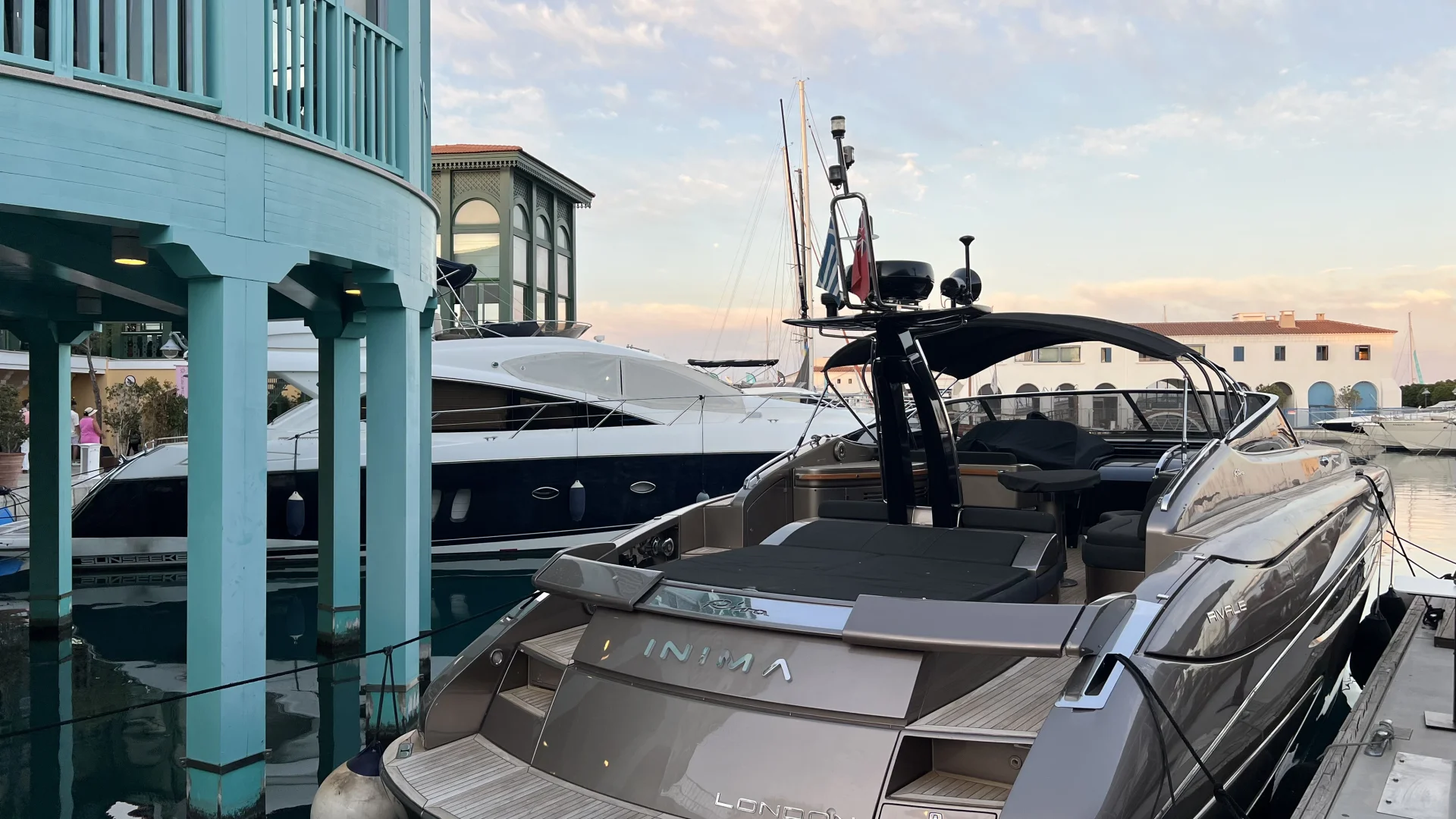 一年一度的游艇展