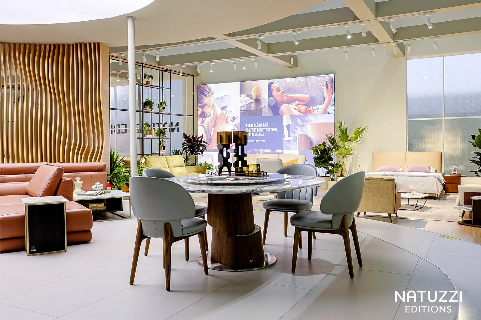 上海虹桥，国家会展中心鲜花绿植布置