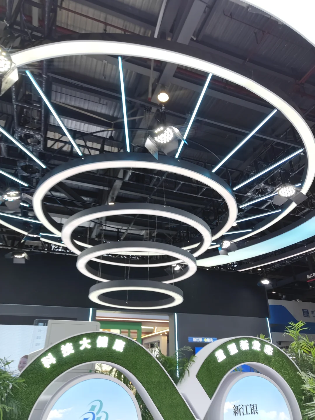 truss架，木构，灯箱，LED在展会中的融合