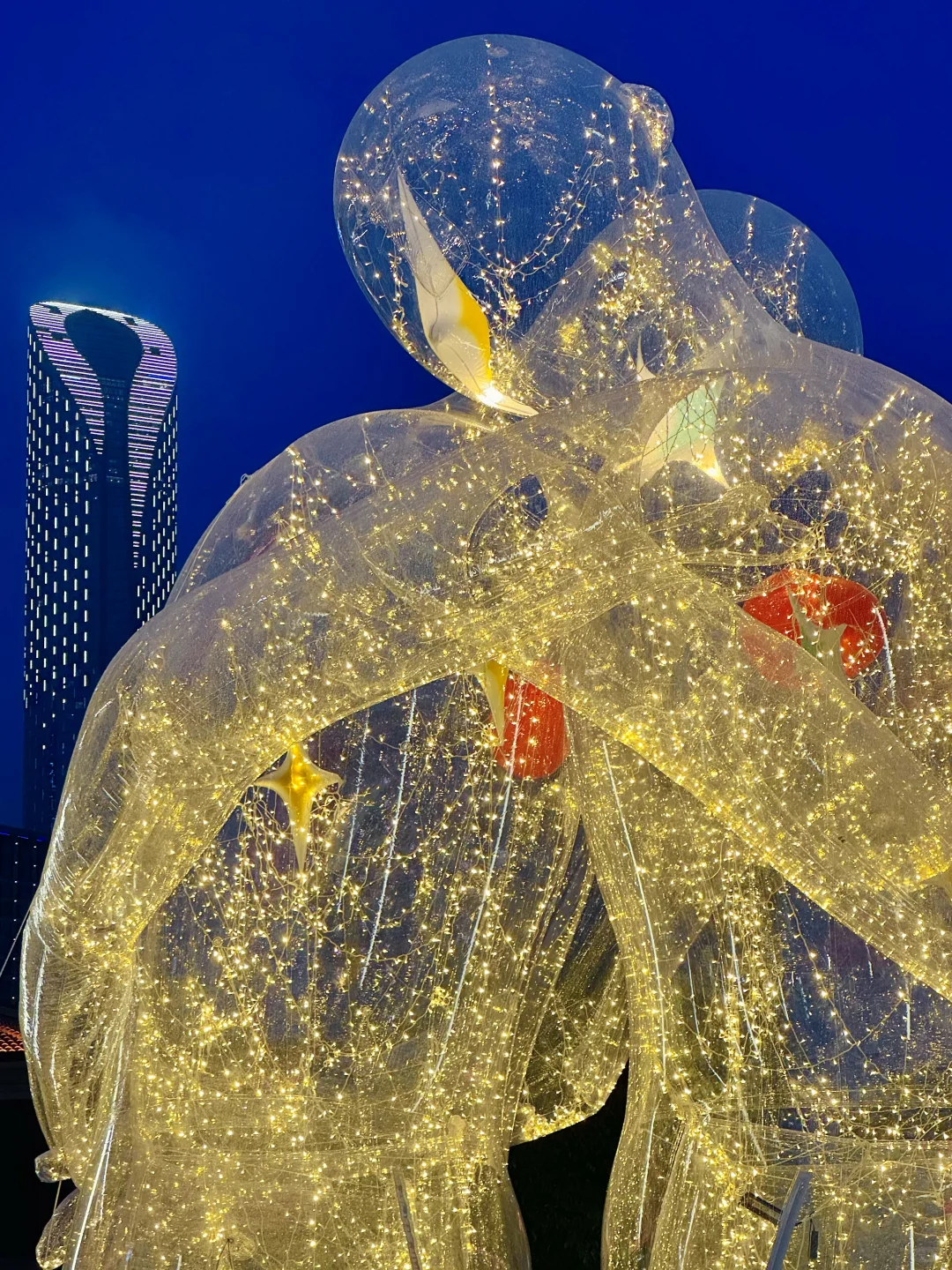 苏州不愧是大城市！金鸡湖惊现巨人……