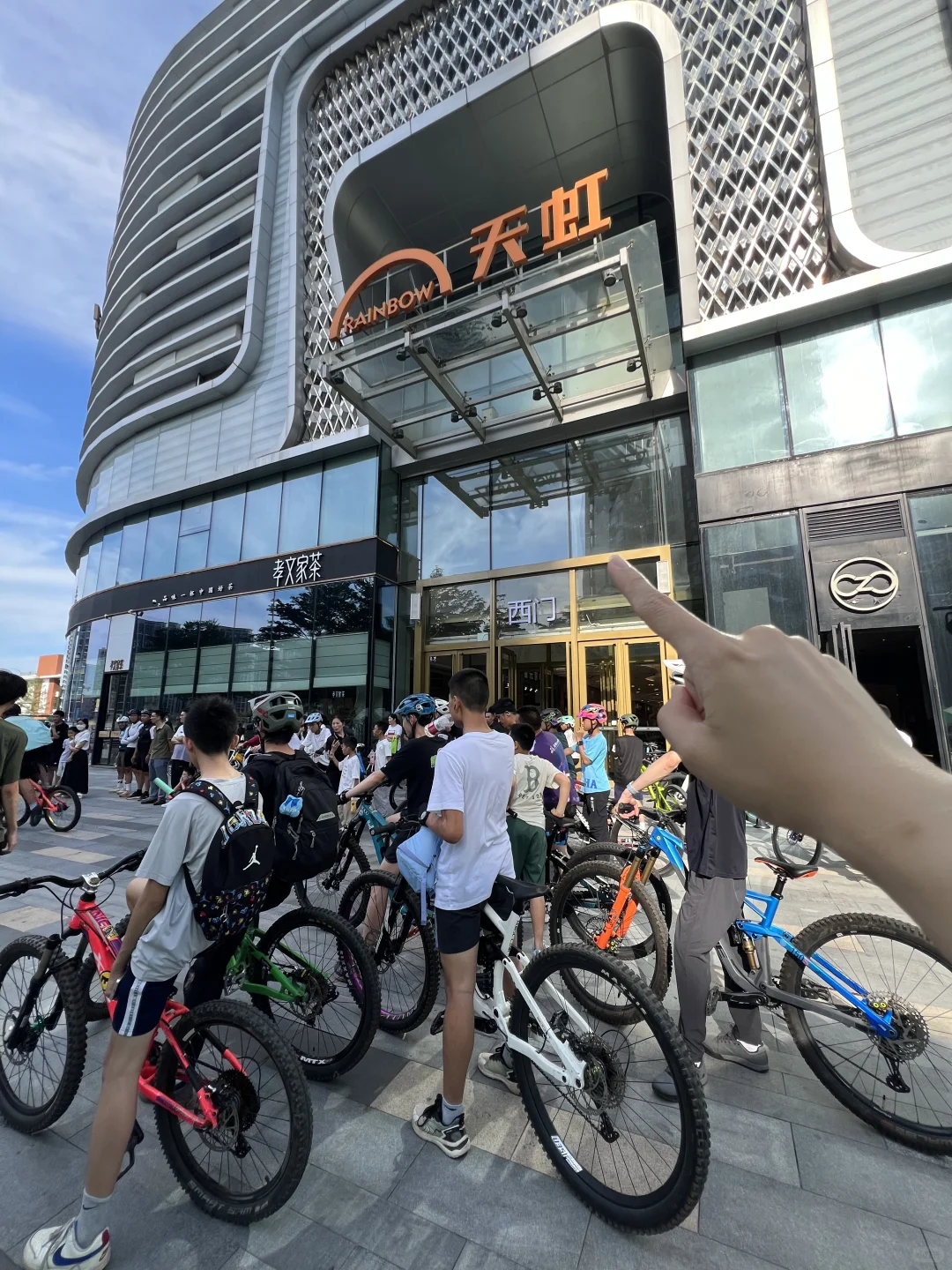 卧槽！！厦门这个商场是出什么大事了？？？！！！！