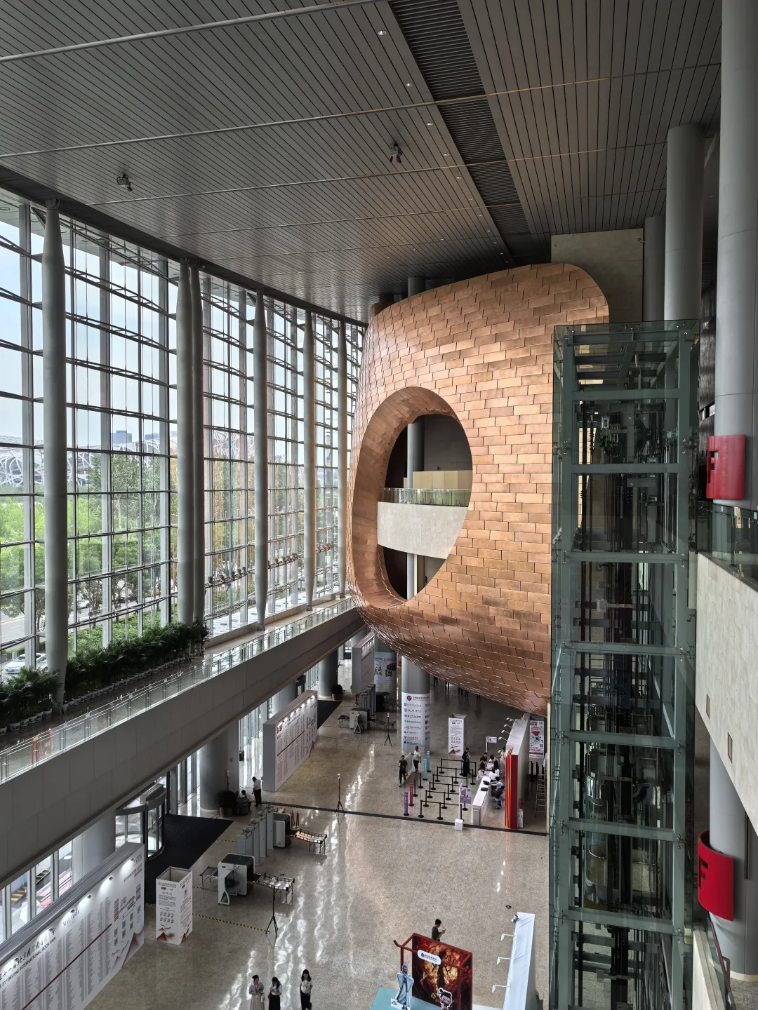 布展完成，右滑参观