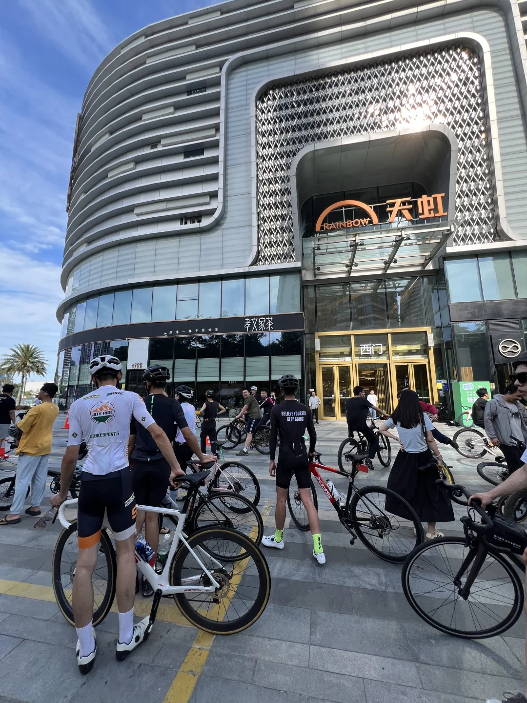 卧槽！！厦门这个商场是出什么大事了？？？！！！！