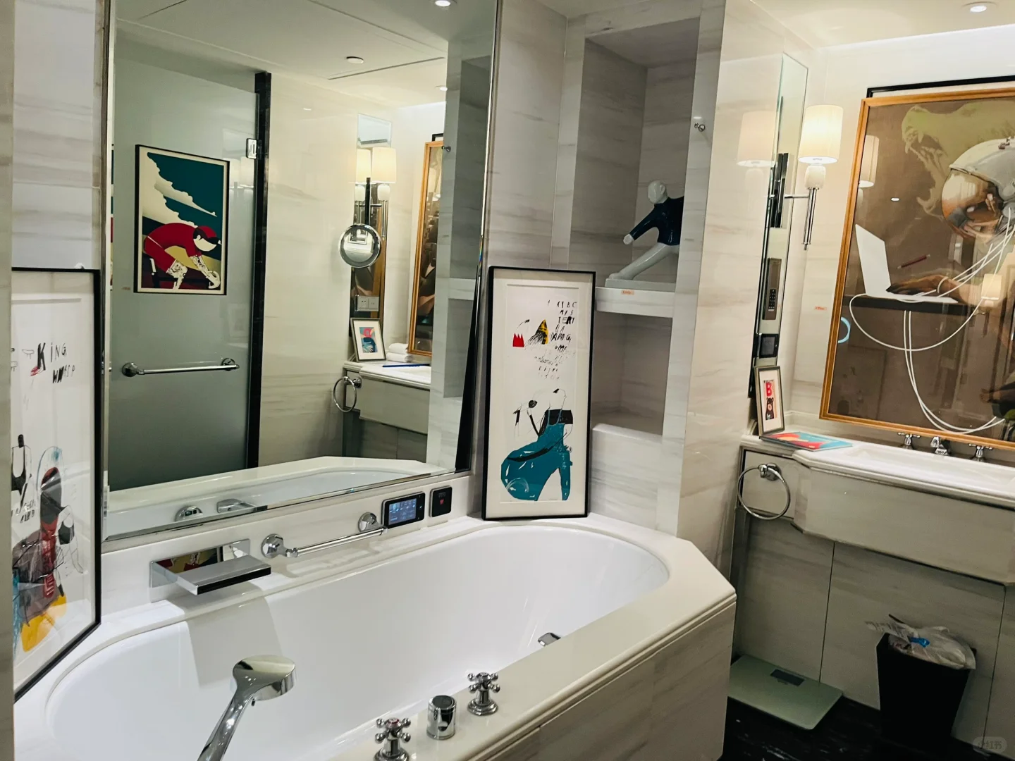 北京的艺术博览会已经搞进了厕所