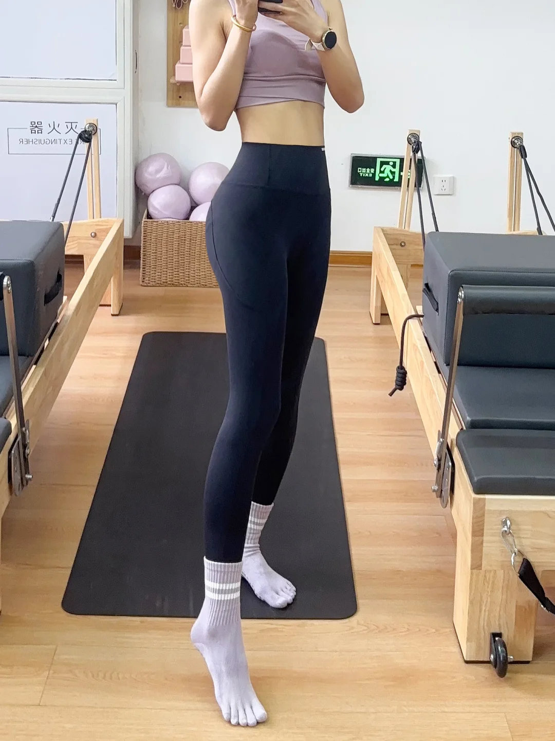 这条藏青瑜伽裤，我恨不得焊在身上！ ?