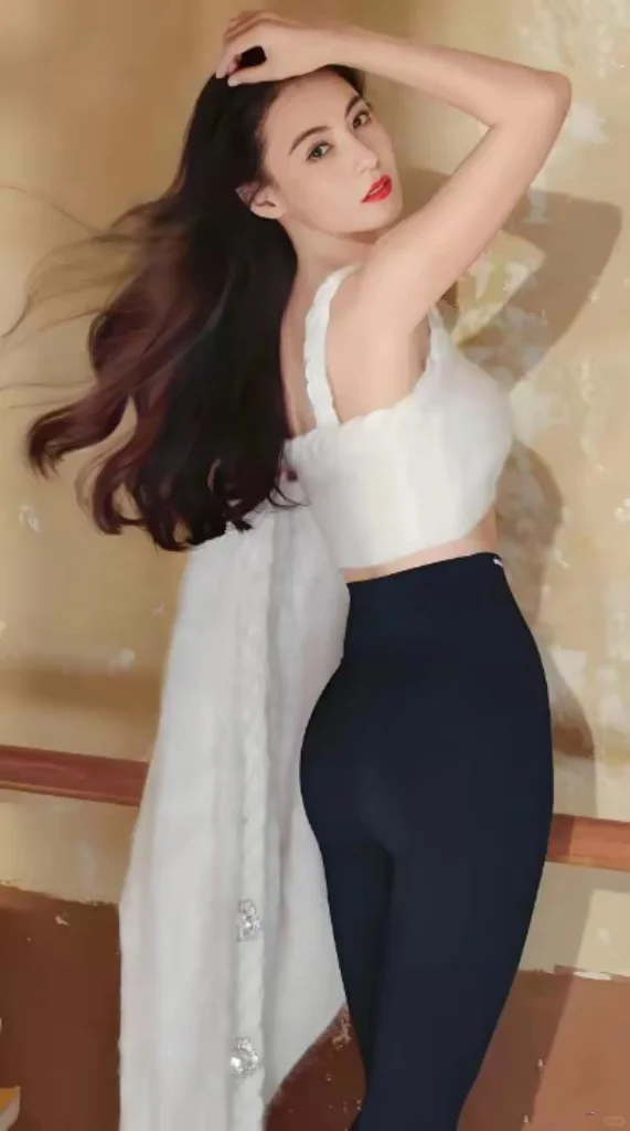 张柏芝44岁挑战瑜伽裤,身材超棒引发热议!