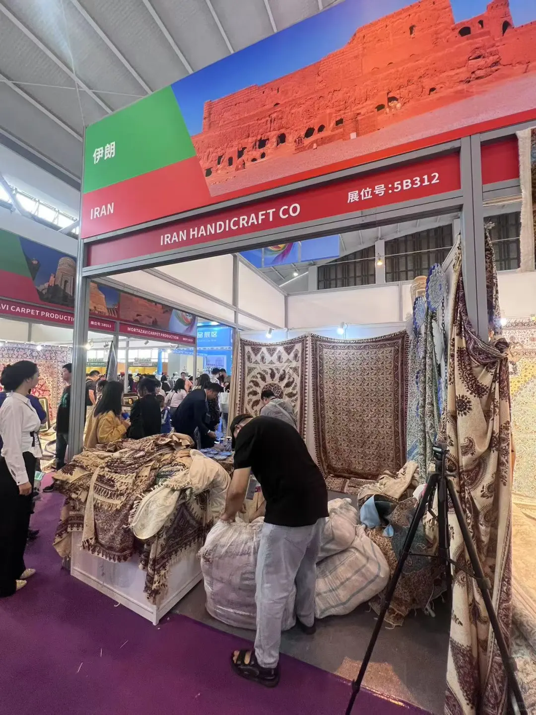 来昆明南博会，帮帮穿越战火的伊朗大哥！