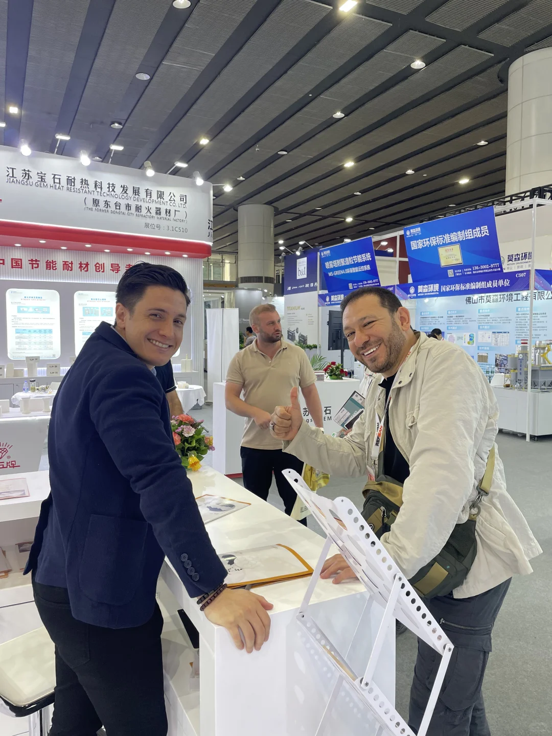 大学生勇闯广交会展会翻译?