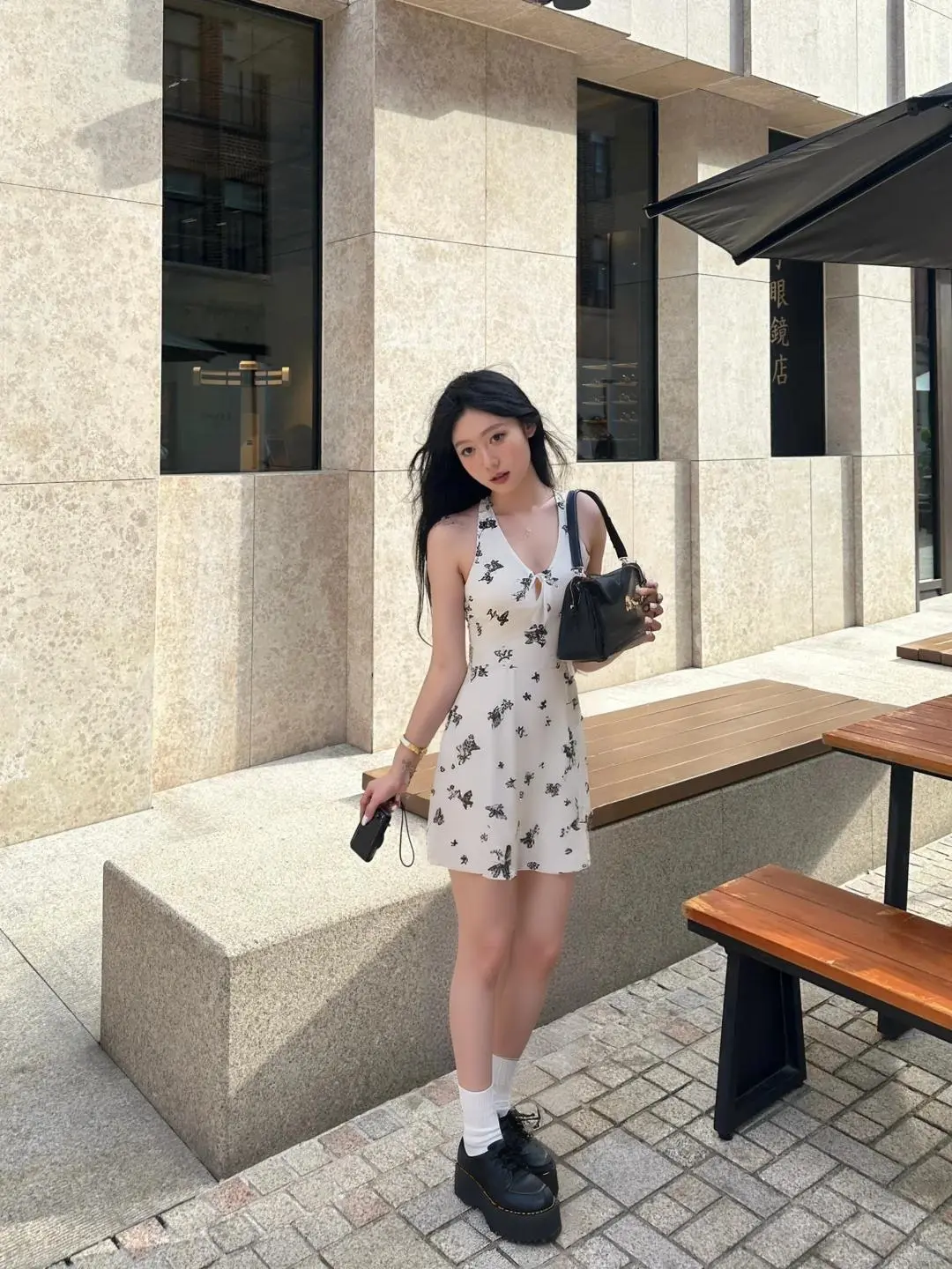 现在的AI真的太狠了！！一秒换装实现穿衣自由