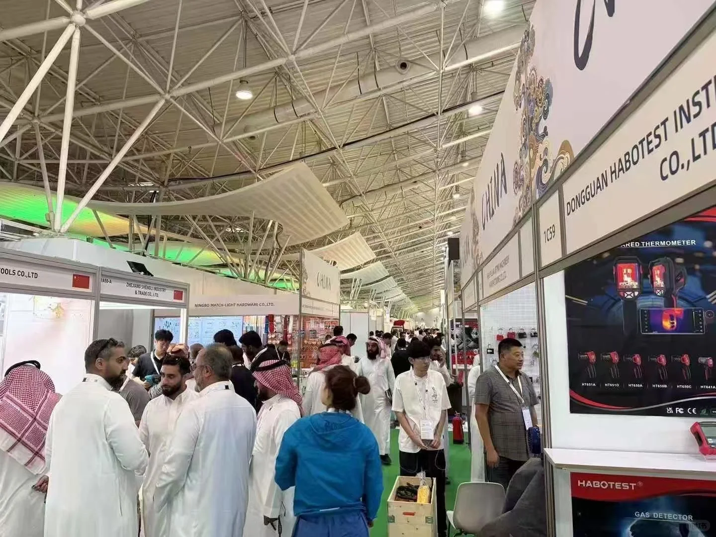 25年利雅得五金展第三天人流量请看图！