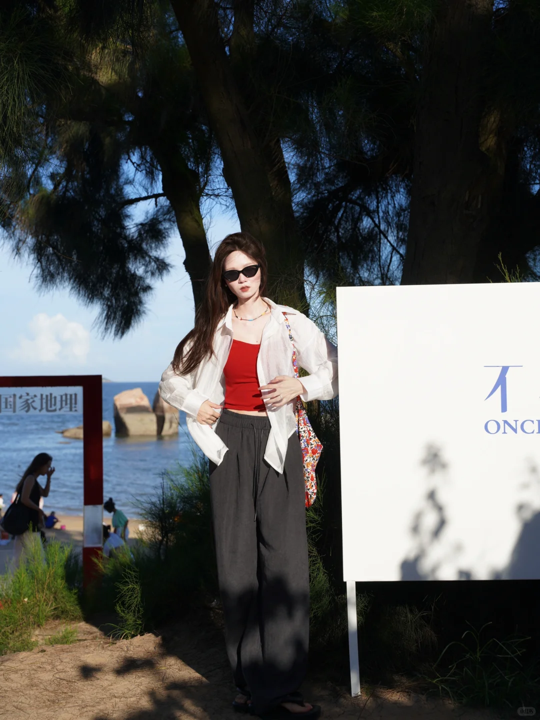 不敢相信❗卖了5w+的红色吊带❗太太太…显白啦