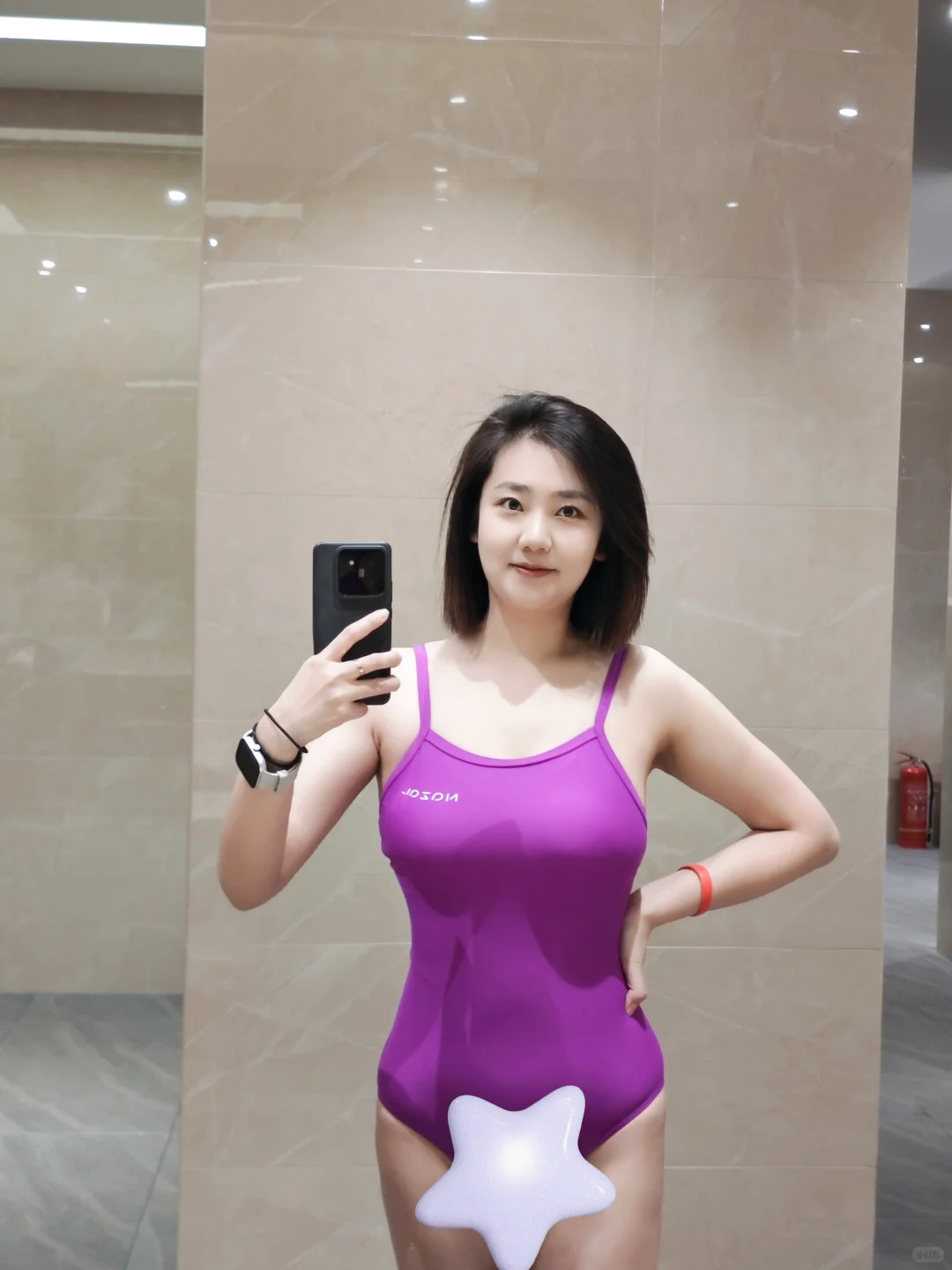 ?紫色泳衣果然很有韵味