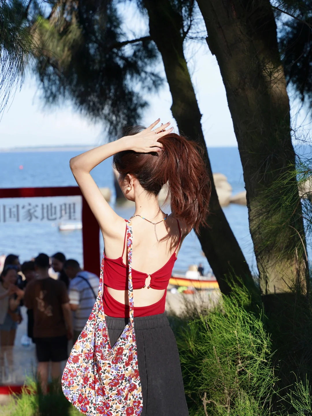 不敢相信❗卖了5w+的红色吊带❗太太太…显白啦