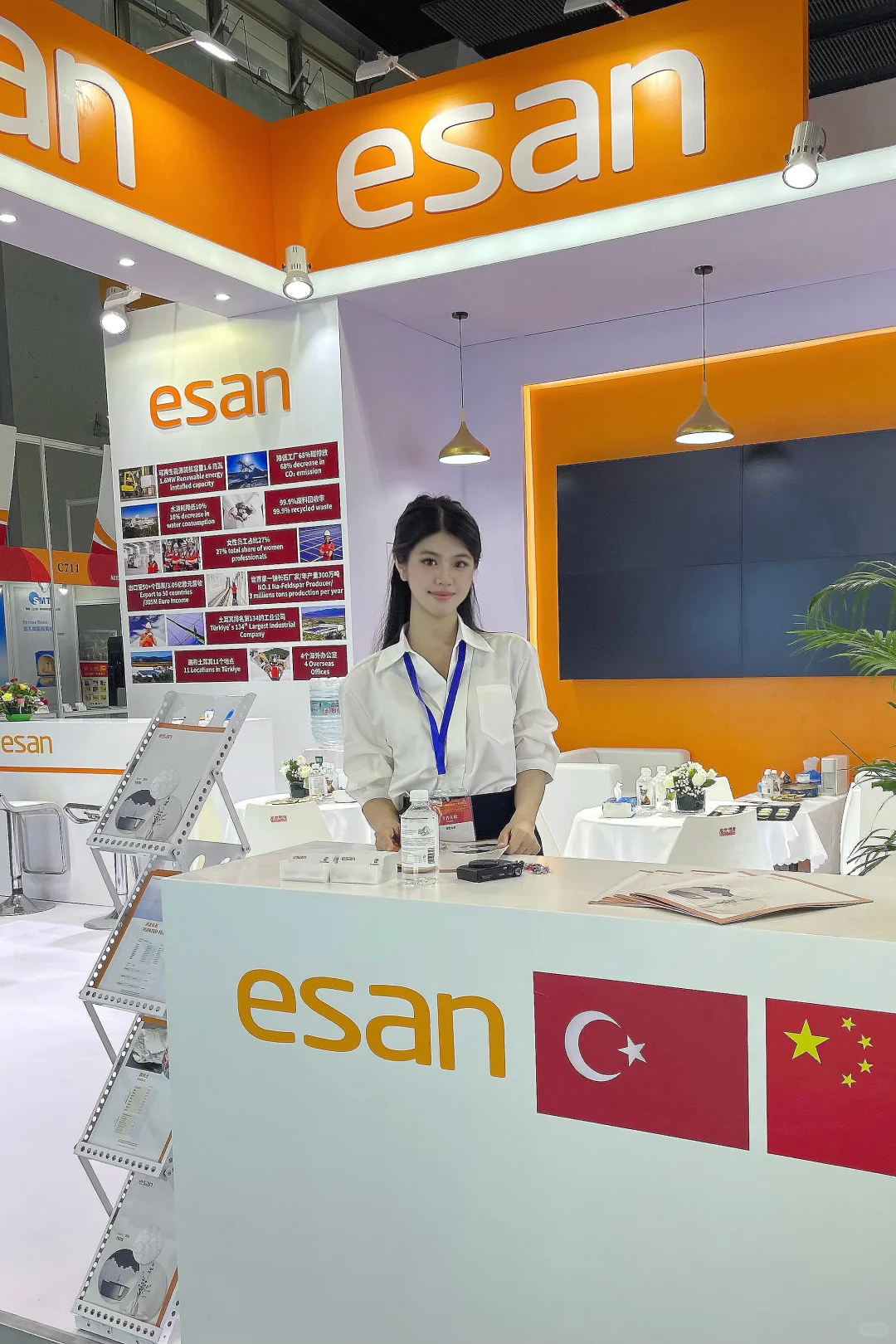 大学生勇闯广交会展会翻译?