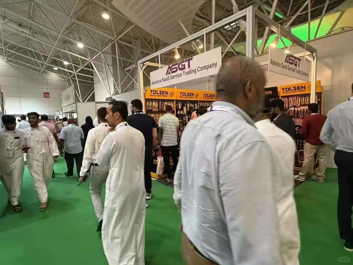 25年利雅得五金展第三天人流量请看图！