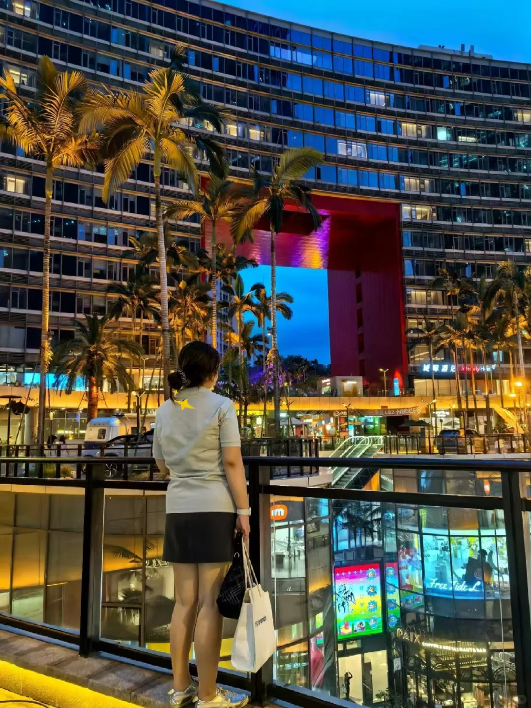 别穿高跟鞋参展，根本撑不过一上午