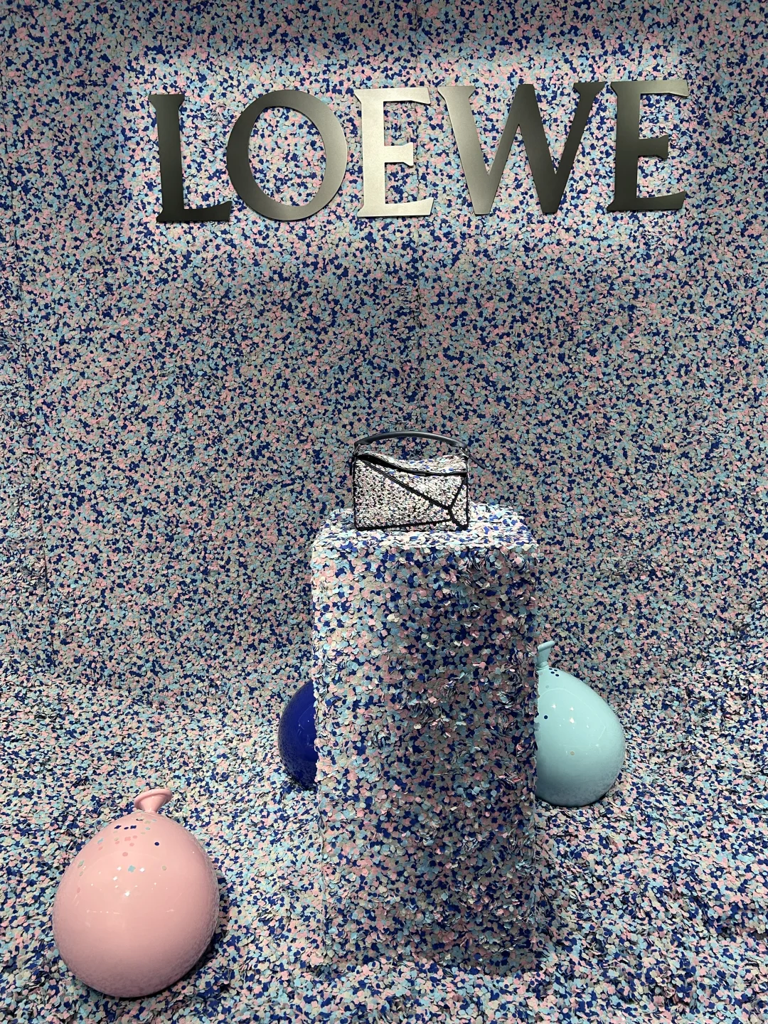 ??六月新展：苏富比的Labubu展览