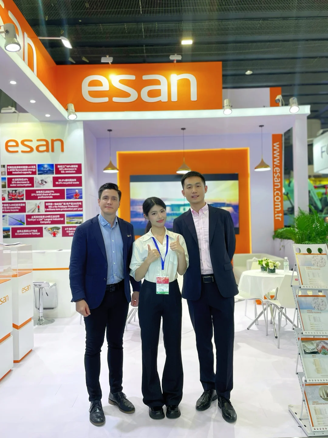 大学生勇闯广交会展会翻译?