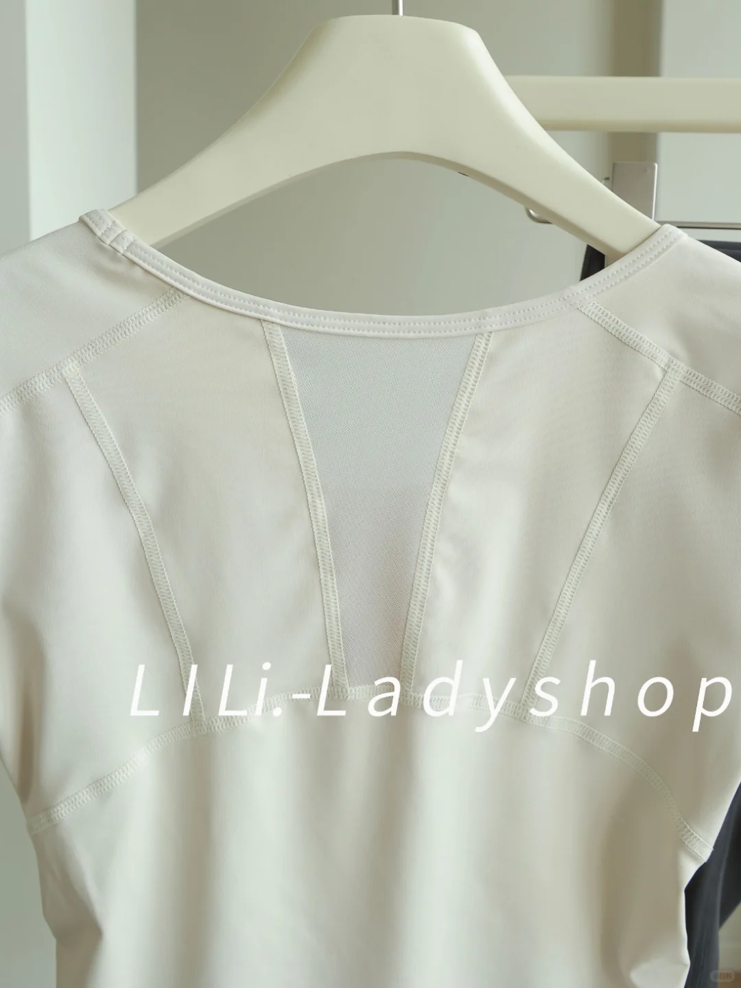 被追着问链接！这套瑜伽服美到走路都带风