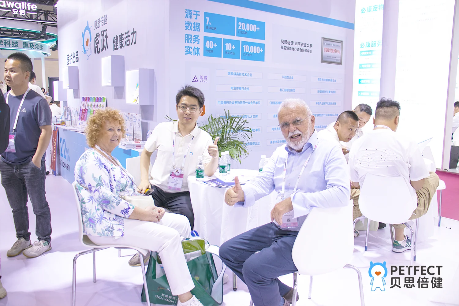 展会现场火爆，人潮汇聚