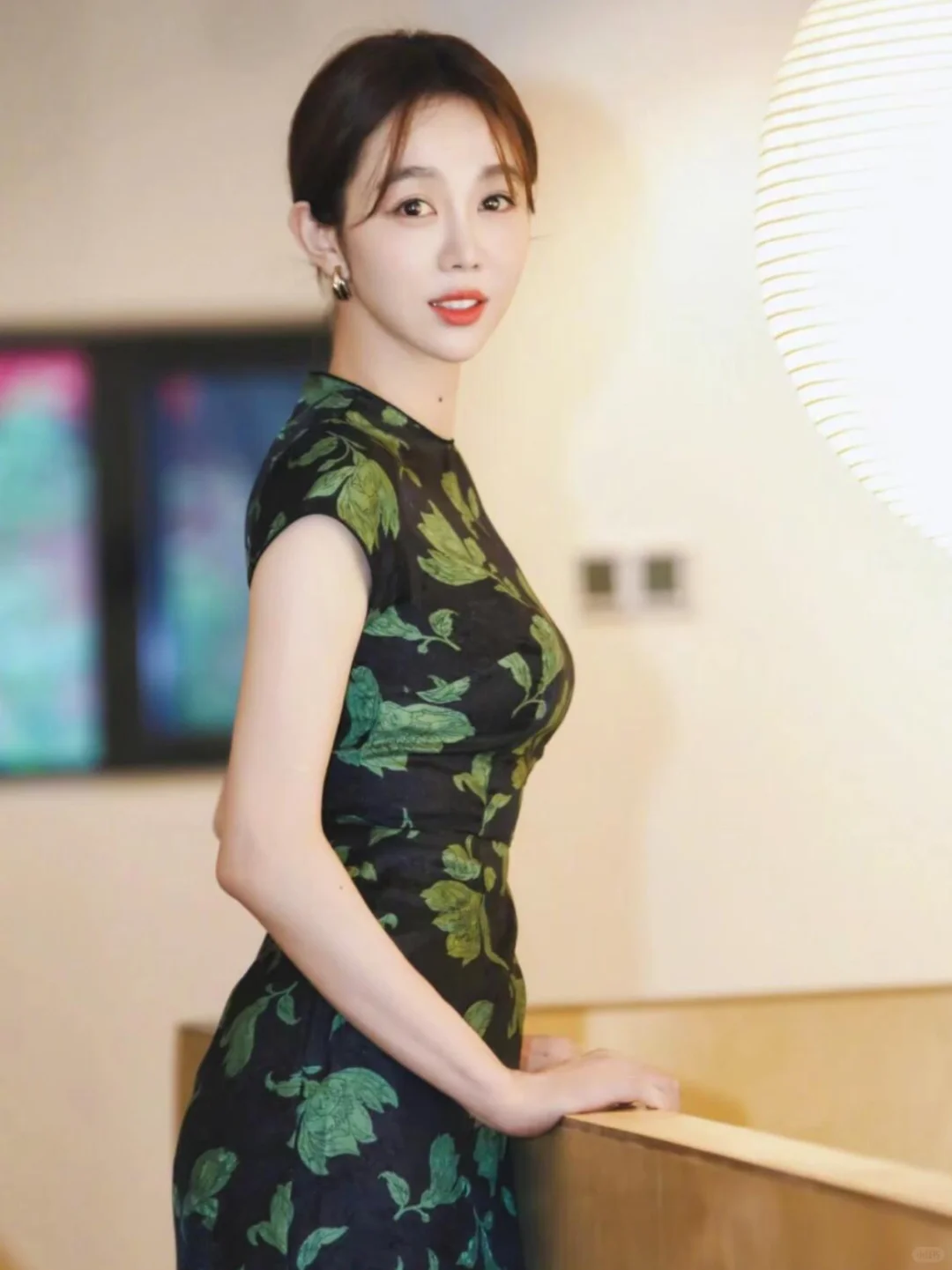 她不是理想“人妻感”，她是所有人的理想状态