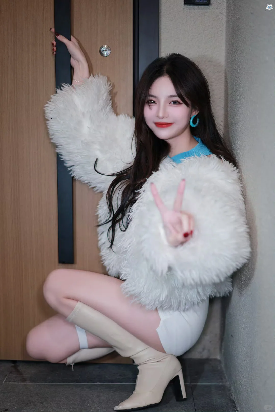 许杨玉足白色高跟靴造型