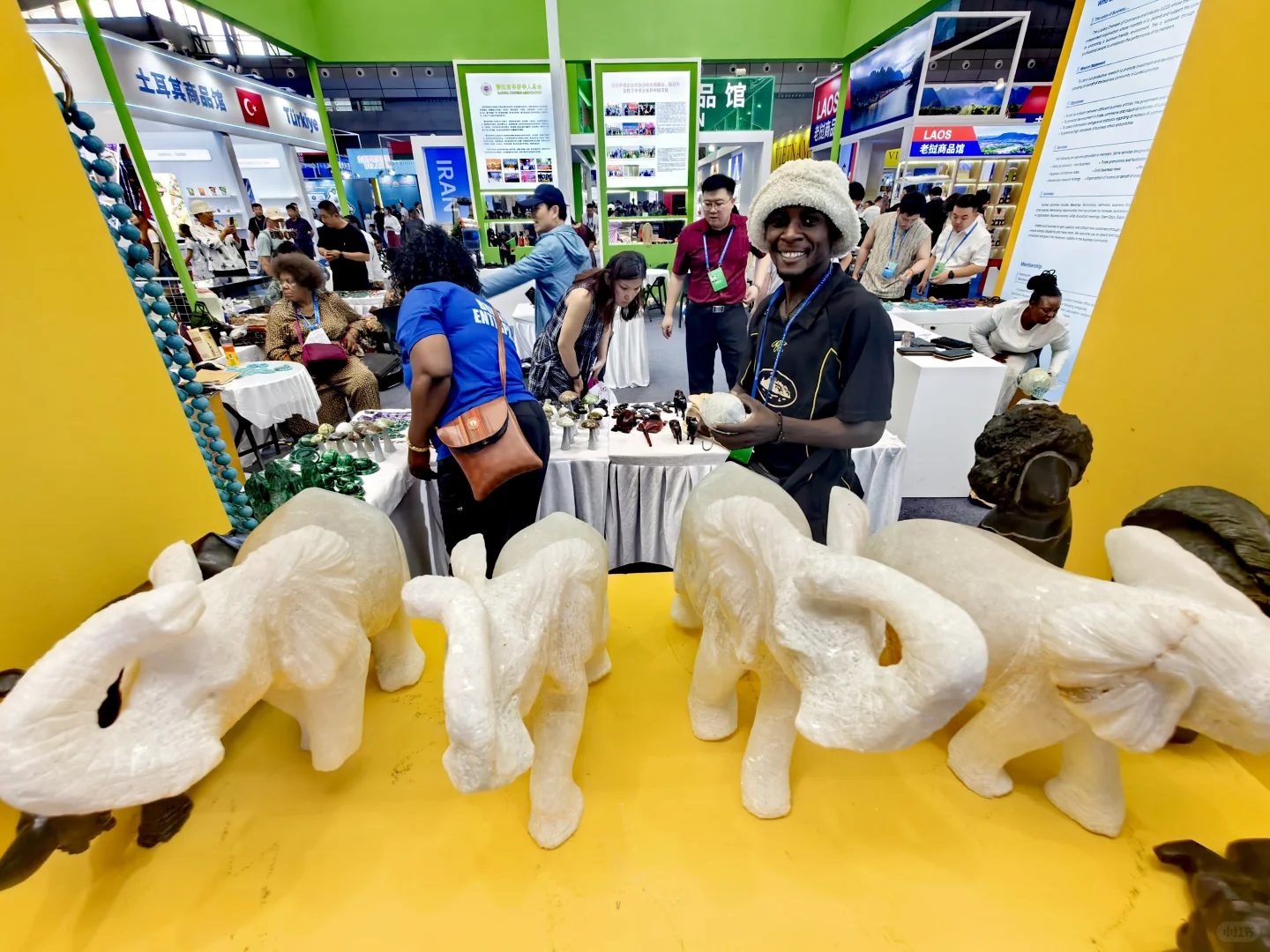 新疆商博会上的国际范儿