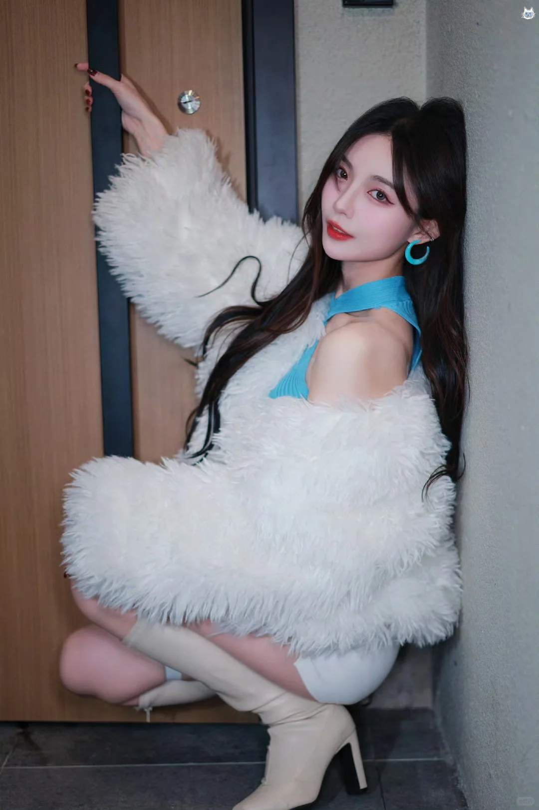 许杨玉足白色高跟靴造型