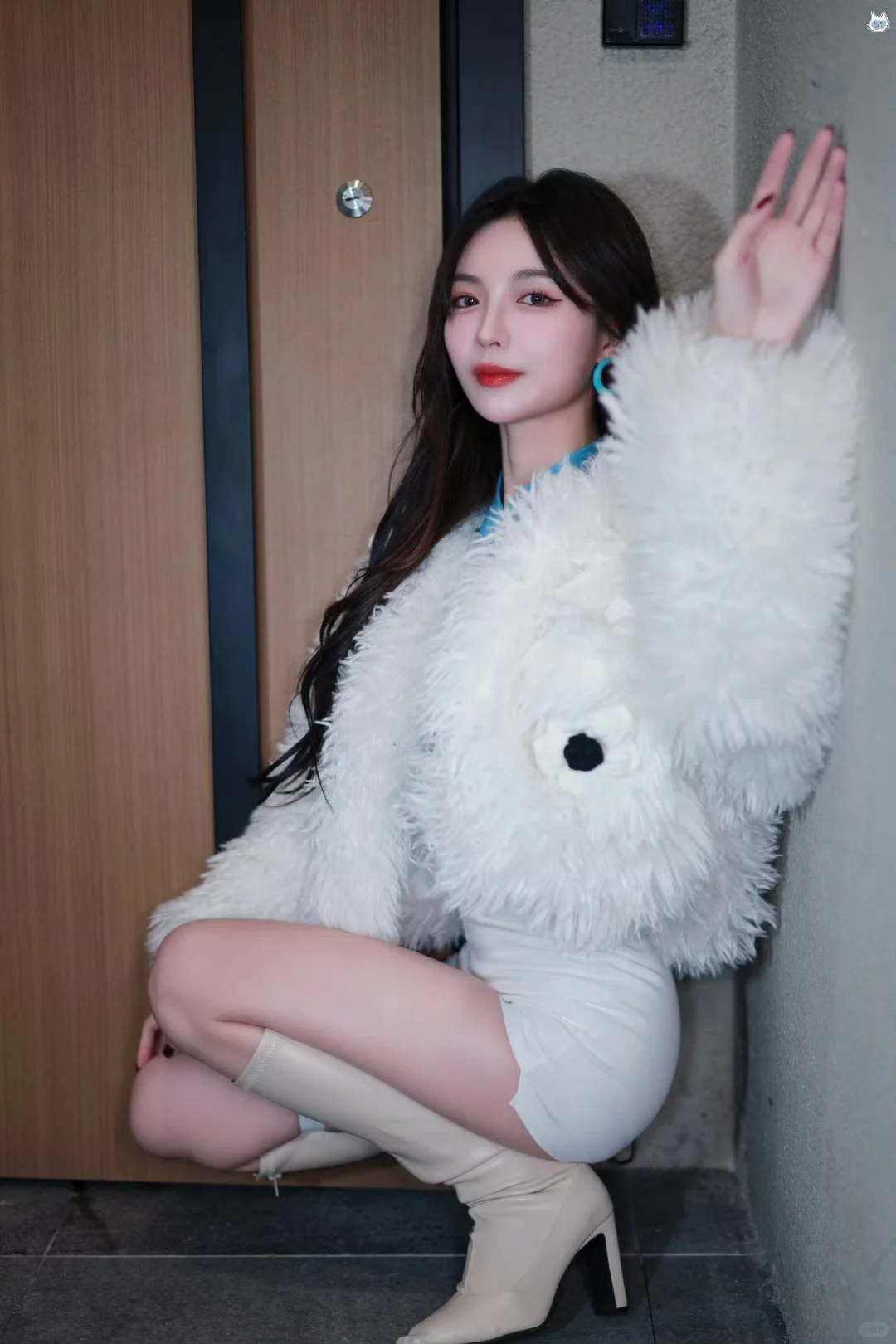 许杨玉足白色高跟靴造型