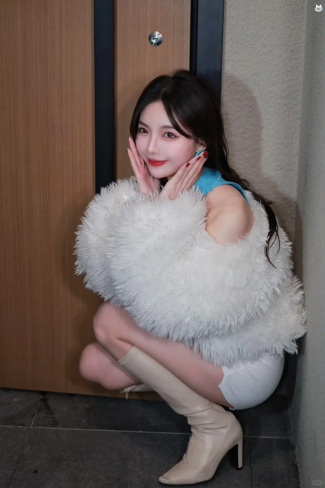 许杨玉足白色高跟靴造型