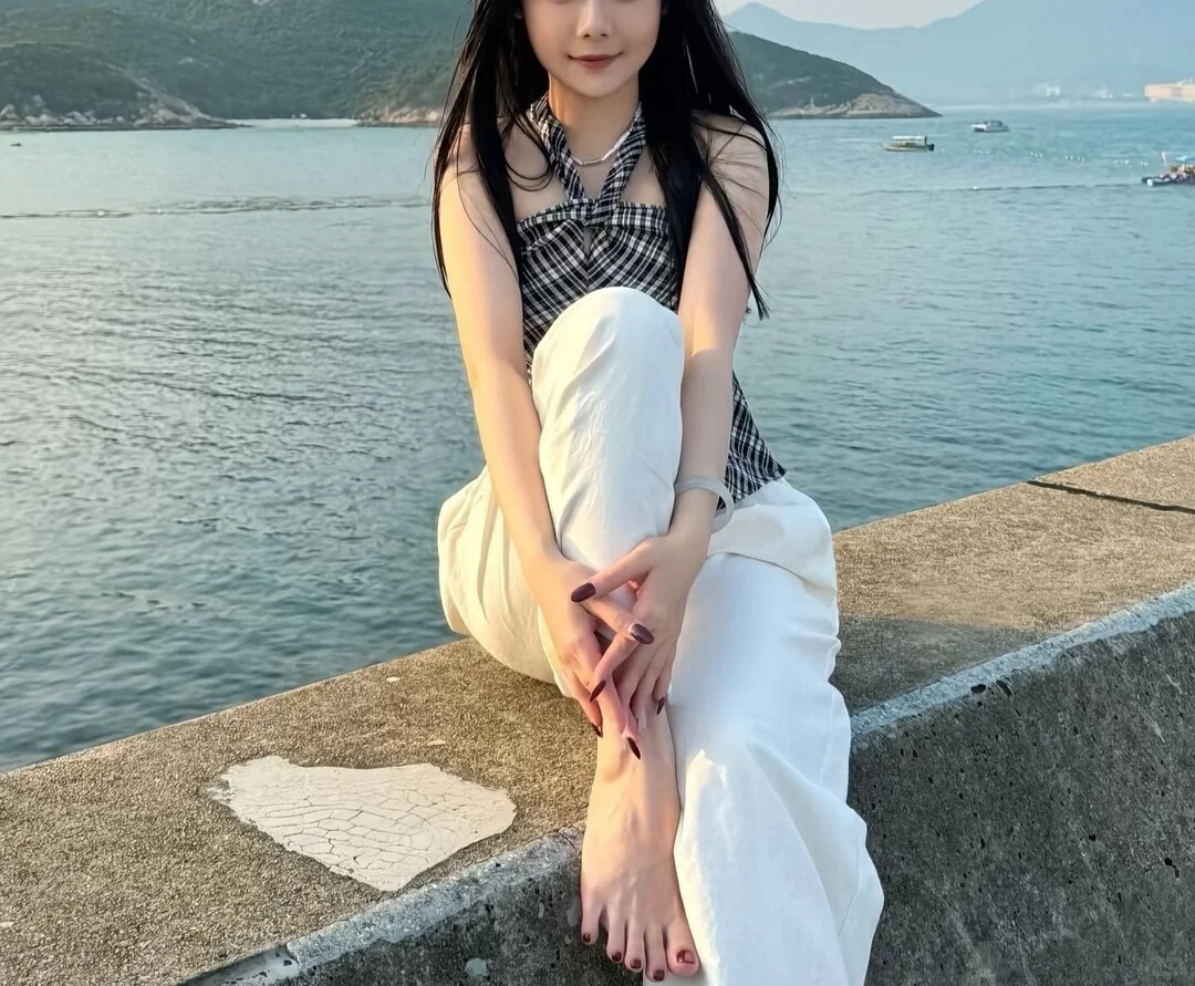 我爱大海?爱穿白裤子?