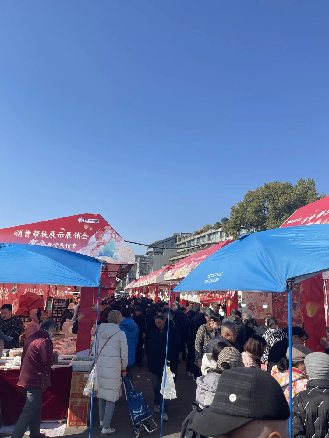 12.28有1万人在吴山展销会吧...