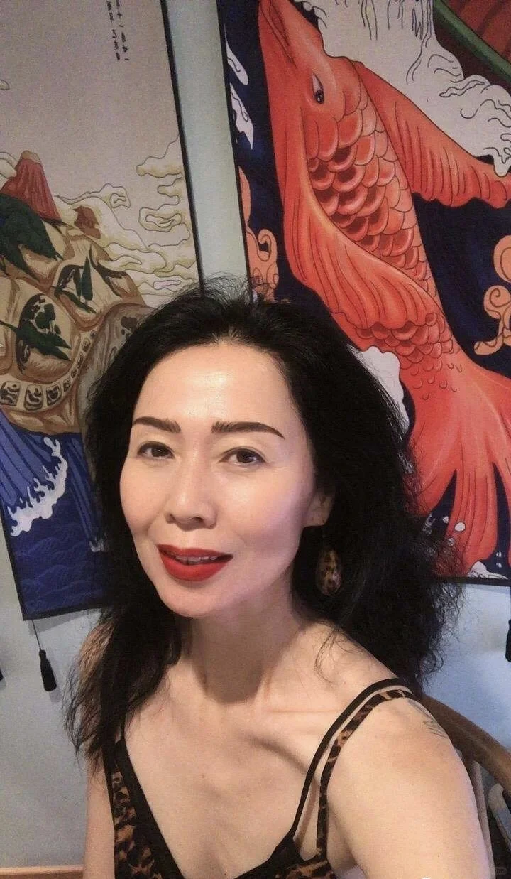 60岁老阿姨，风韵犹存！