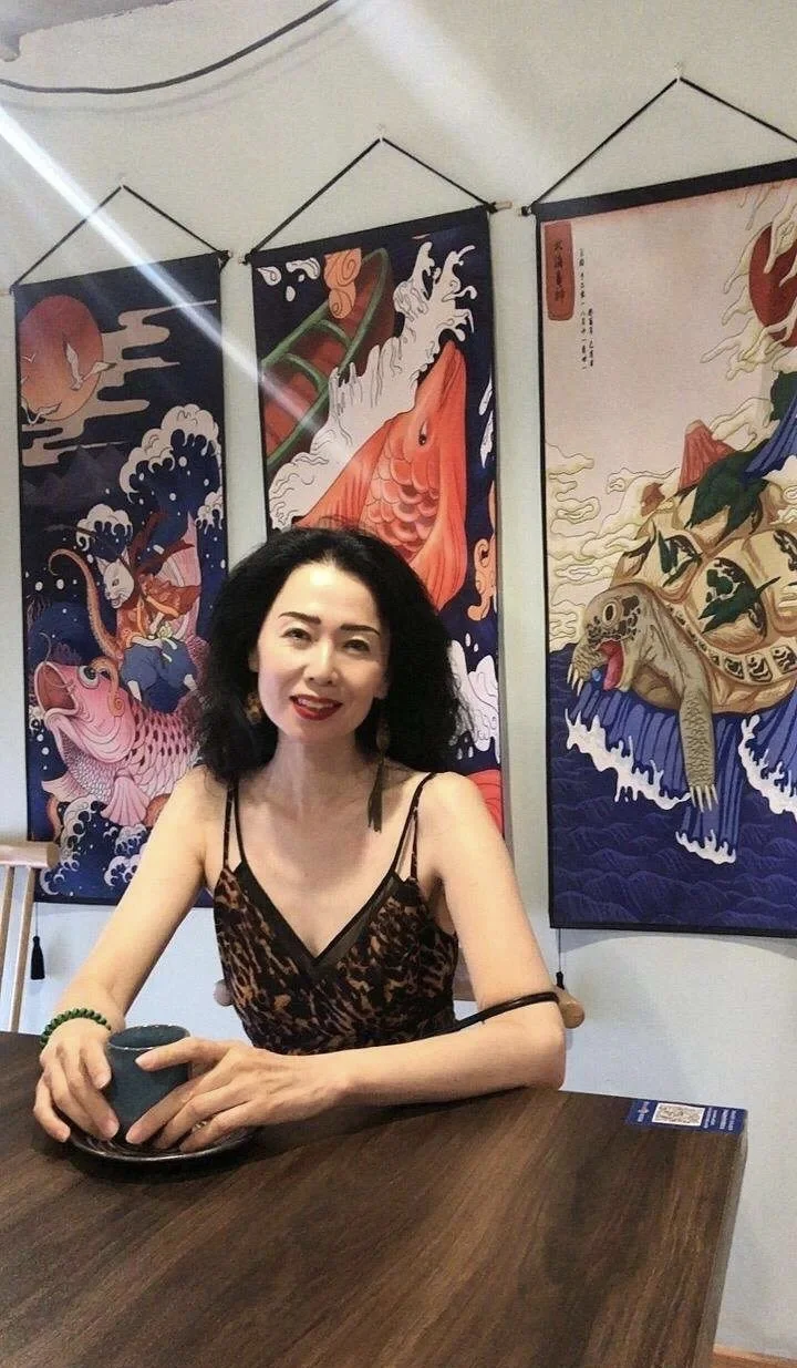 60岁老阿姨，风韵犹存！