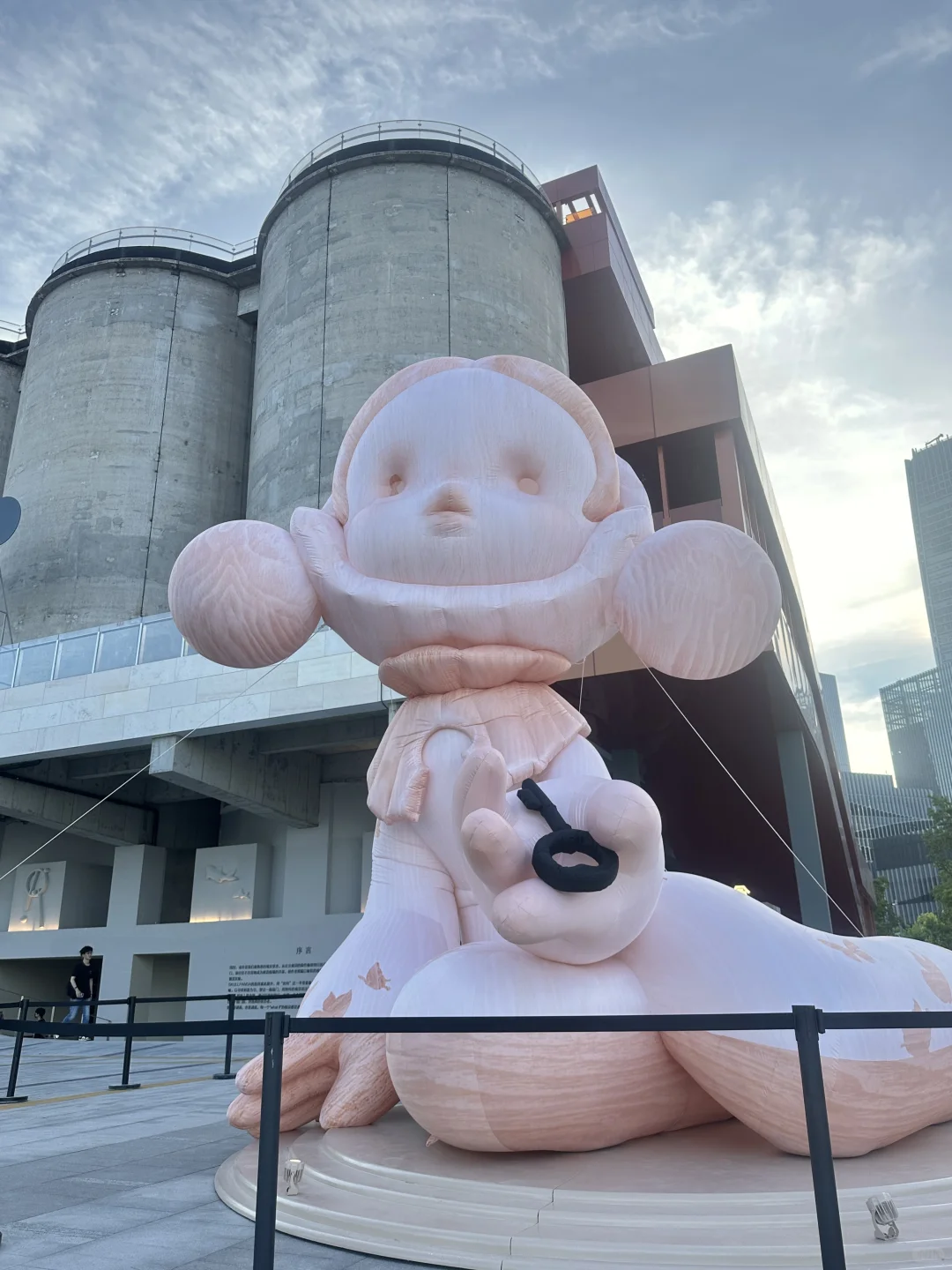 上海绝美新展?SKULLPANDA围困计