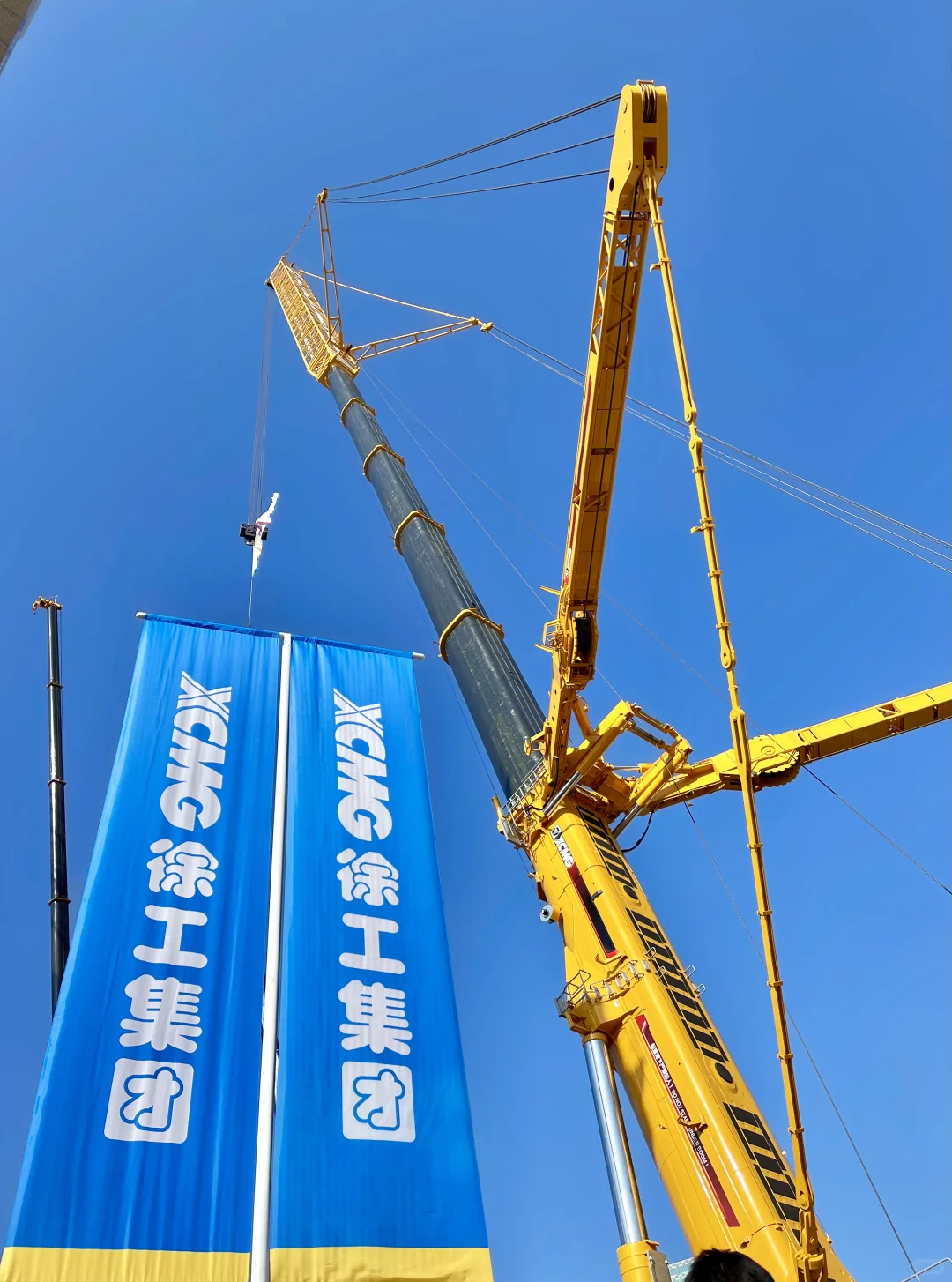 零距离感受全球最大轮式4000吨起重机「徐工」