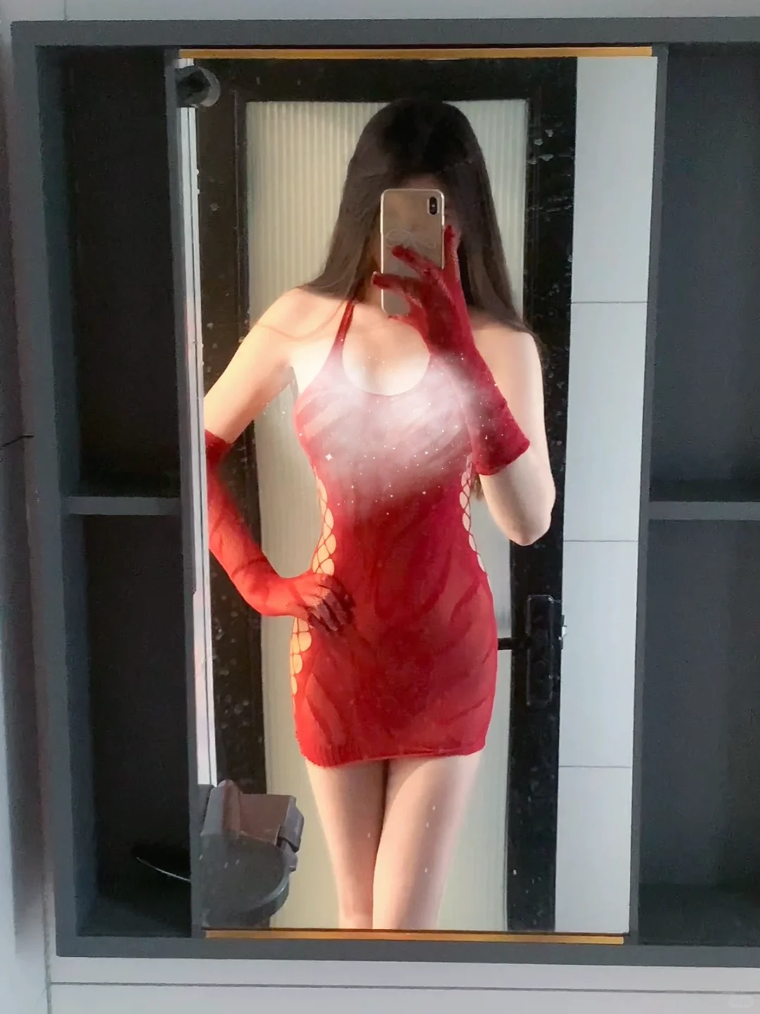 姐妹们！左滑！看我穿上红色裙子❗️