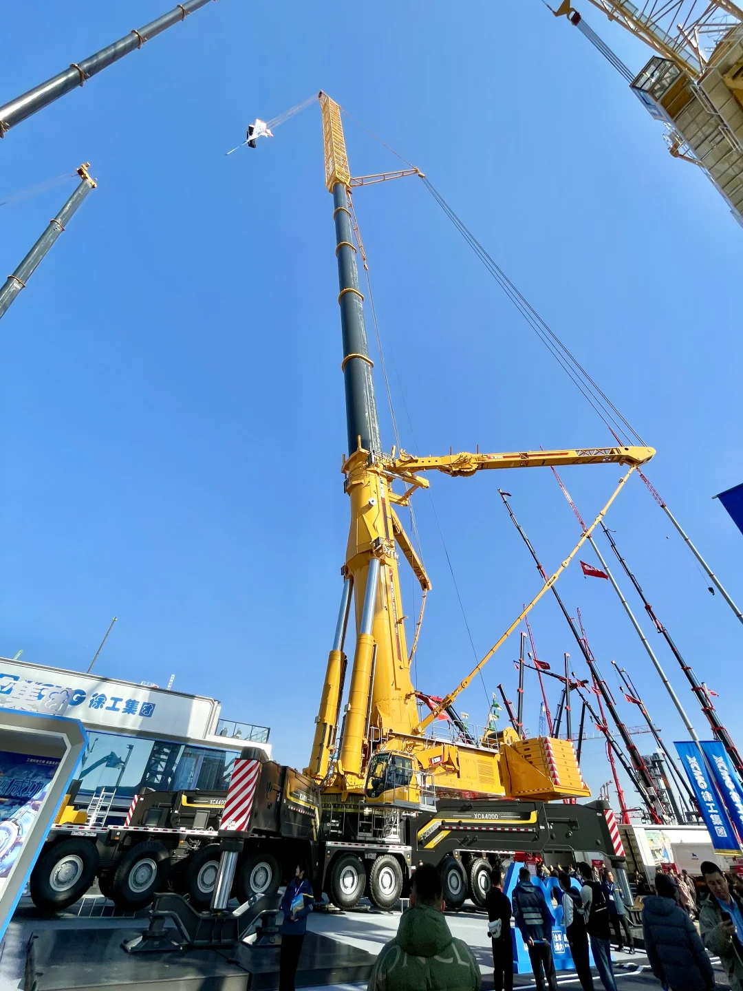 零距离感受全球最大轮式4000吨起重机「徐工」
