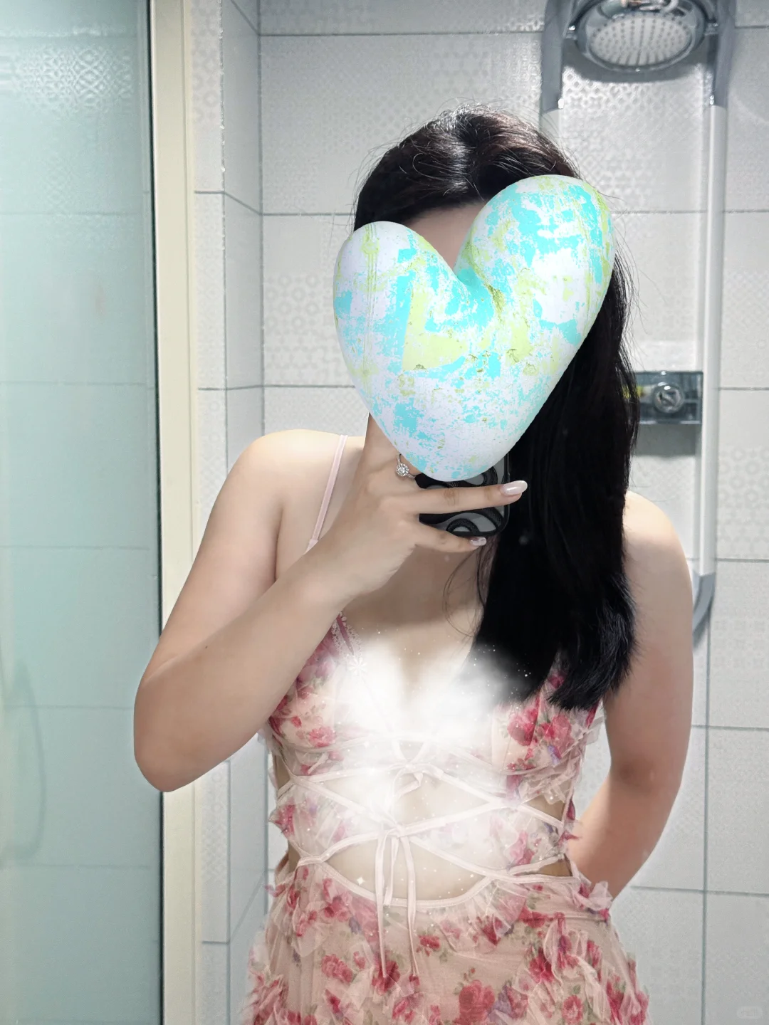 就像月色中鲜嫩多汁的水蜜桃?