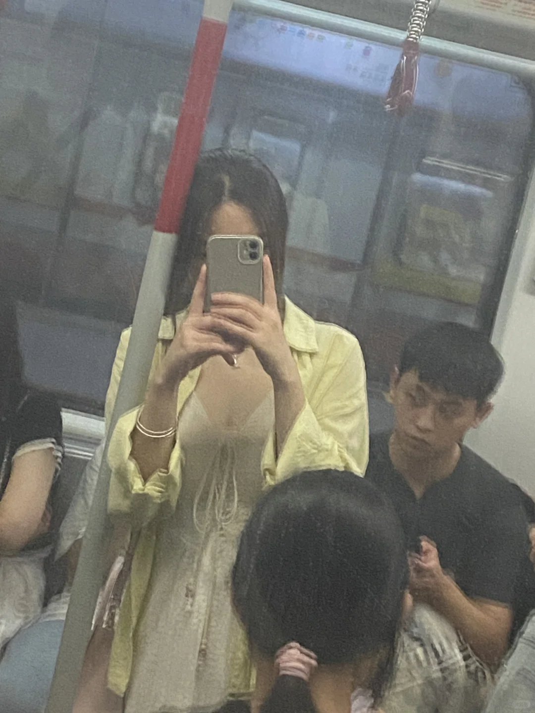 30岁了才敢穿露胸的衣服