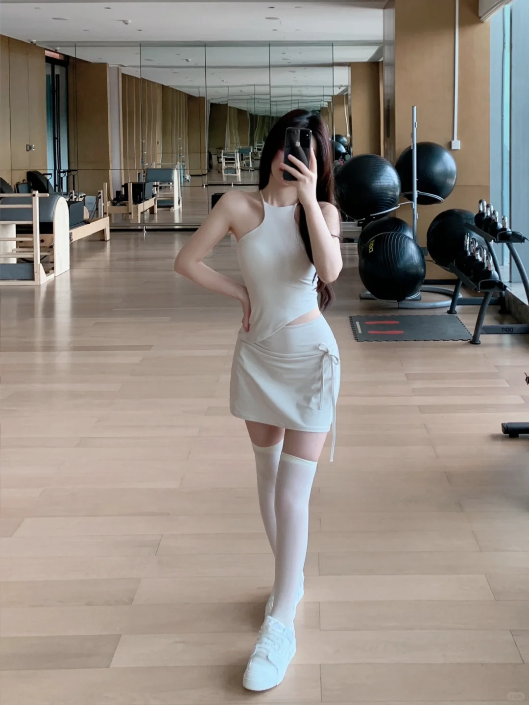 纯欲穿搭☁❗️️超显身材白色瑜伽服裙装✨