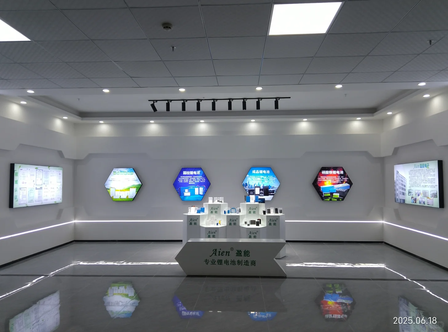 怎么会有这么酷的展厅呀～