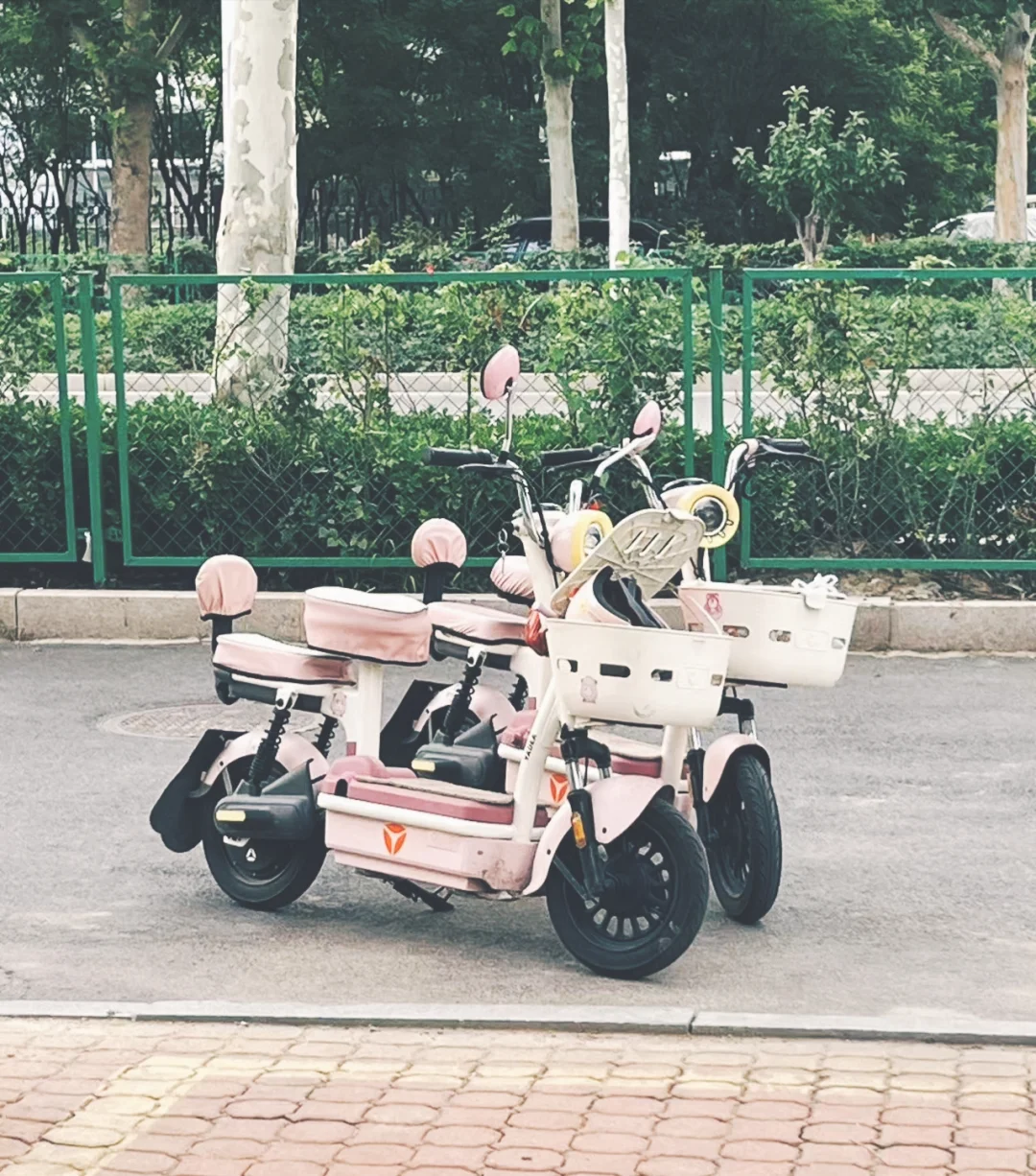 闺蜜团购成功案例：这两辆小粉车，值哭了！