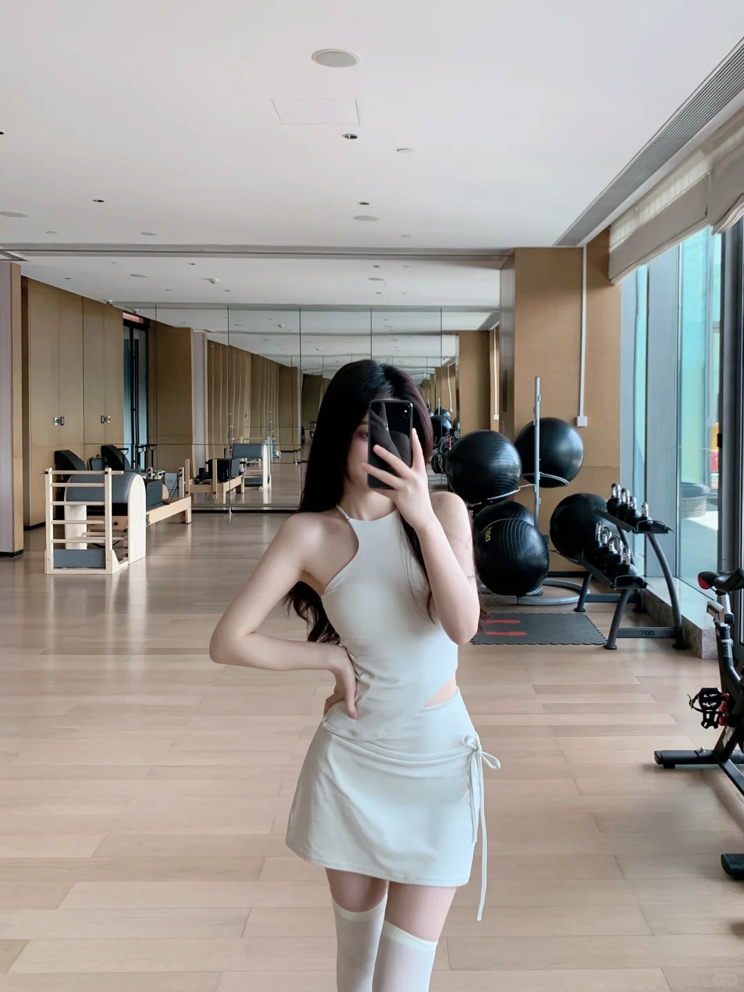 纯欲穿搭☁❗️️超显身材白色瑜伽服裙装✨